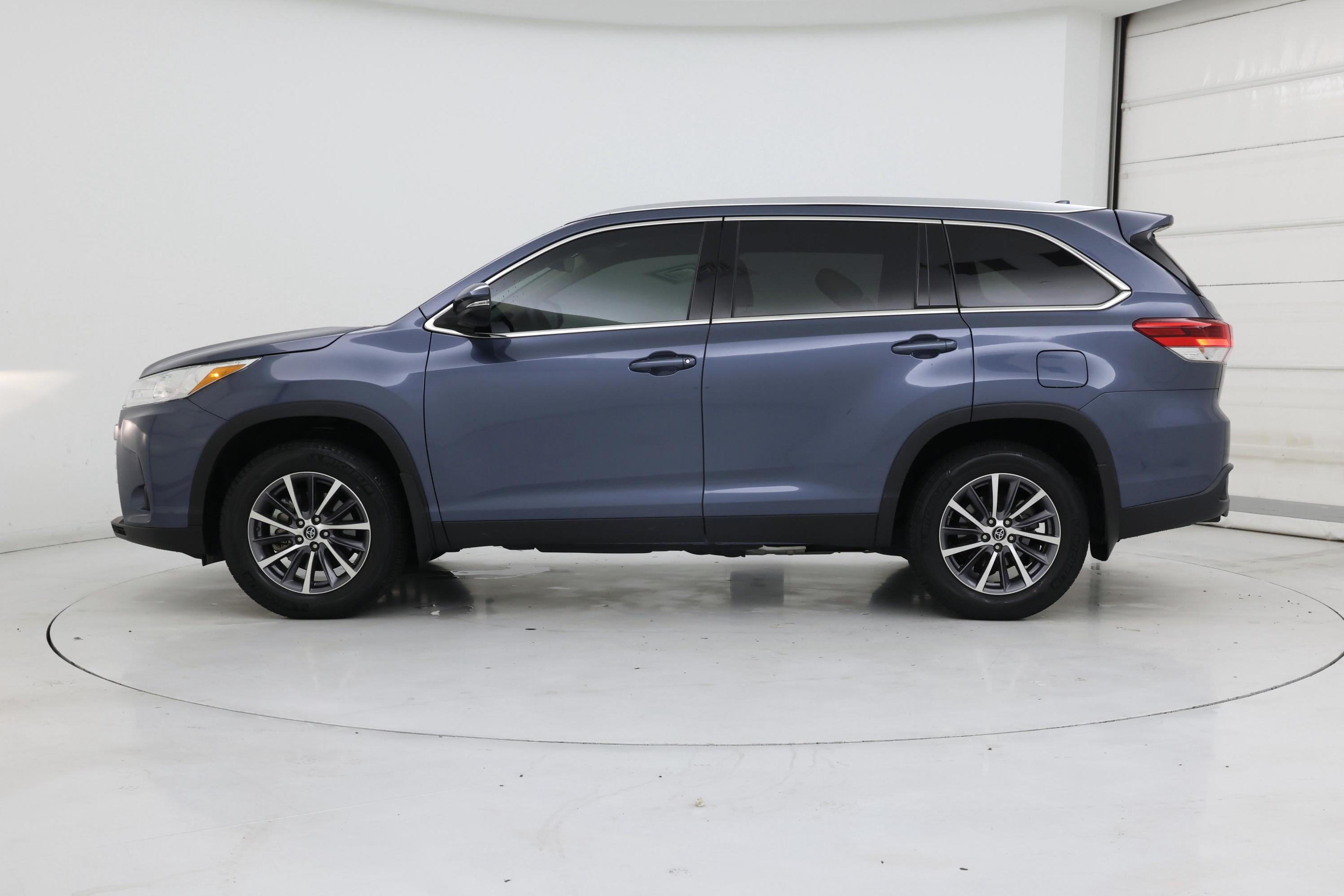 Thumbnail: 2019 Toyota Highlander - 3