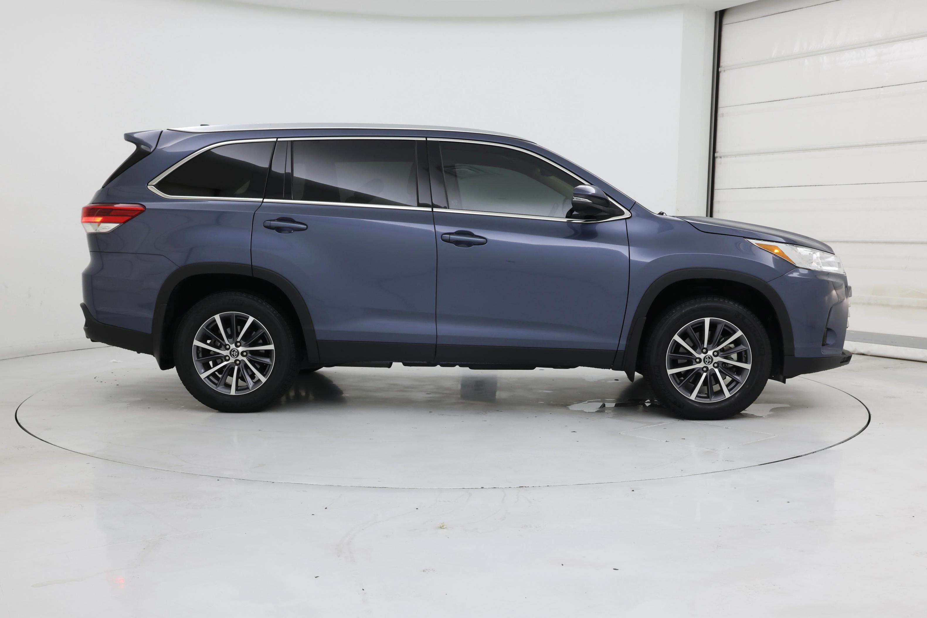 Thumbnail: 2019 Toyota Highlander - 7