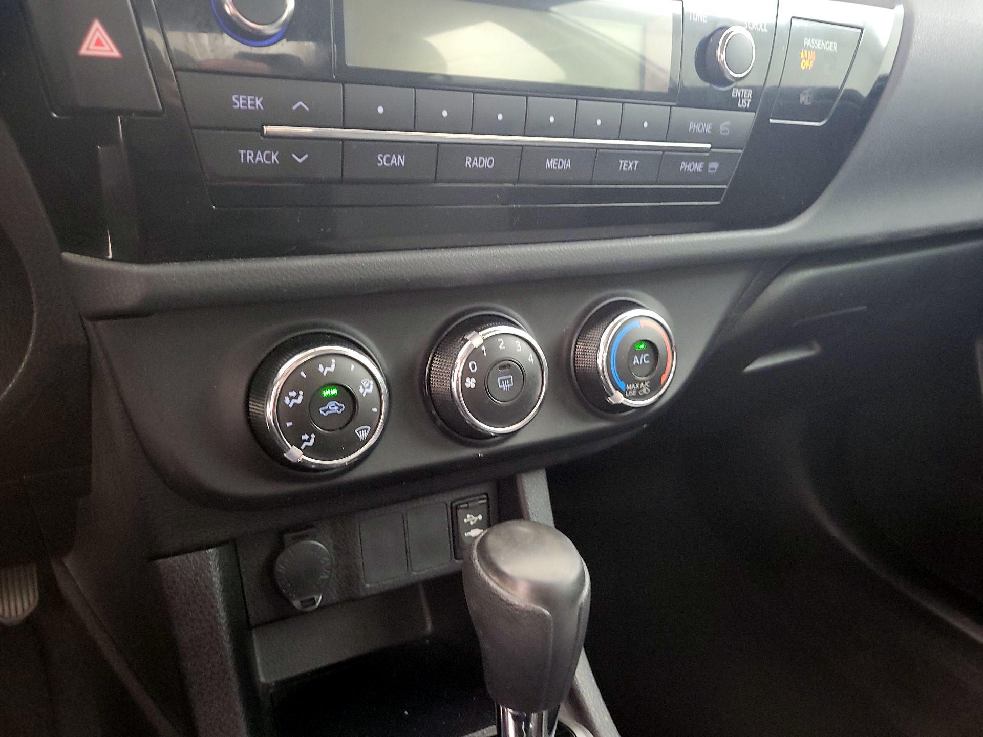 Thumbnail: 2015 Toyota Corolla - 15