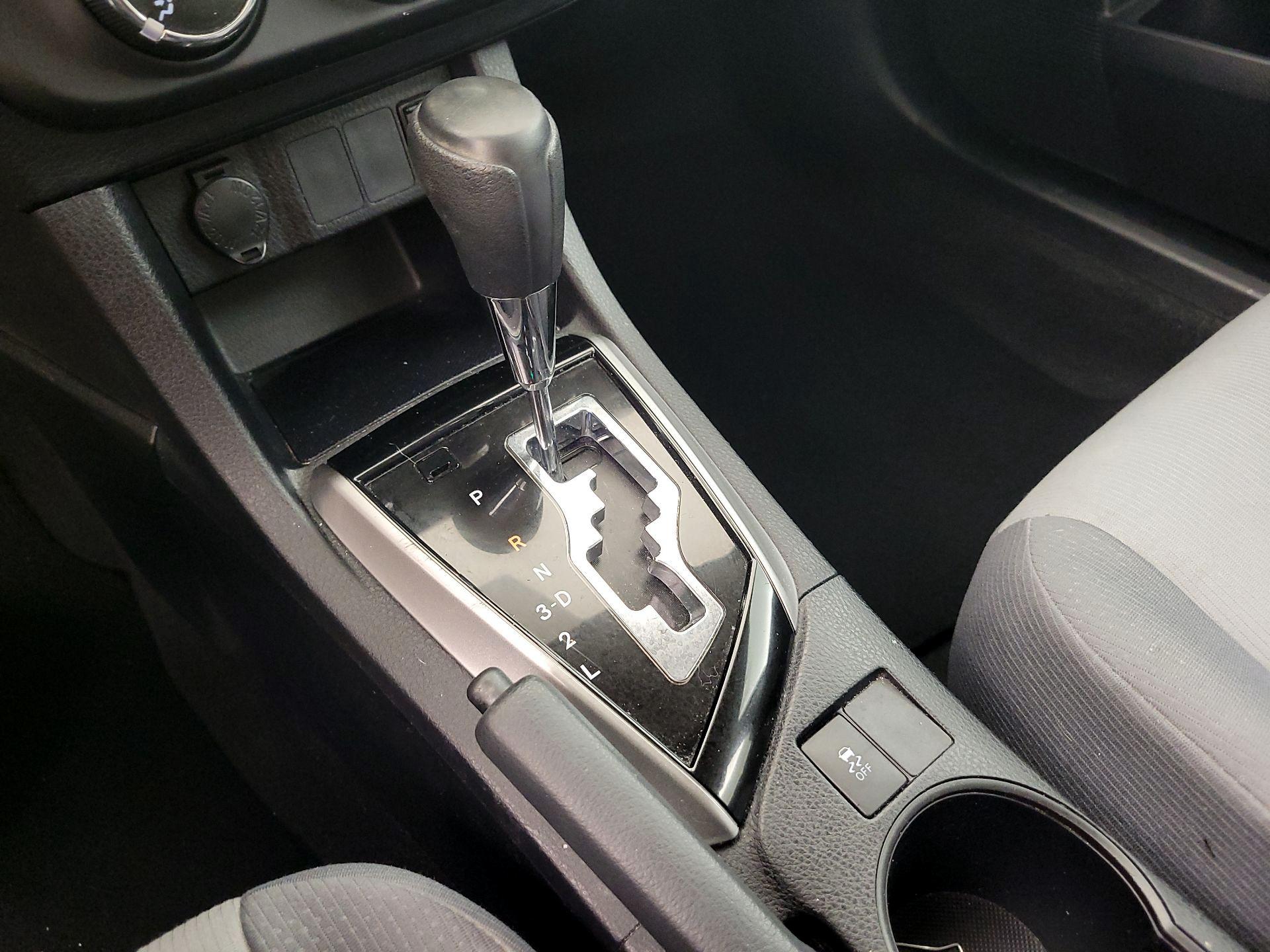 Thumbnail: 2015 Toyota Corolla - 16