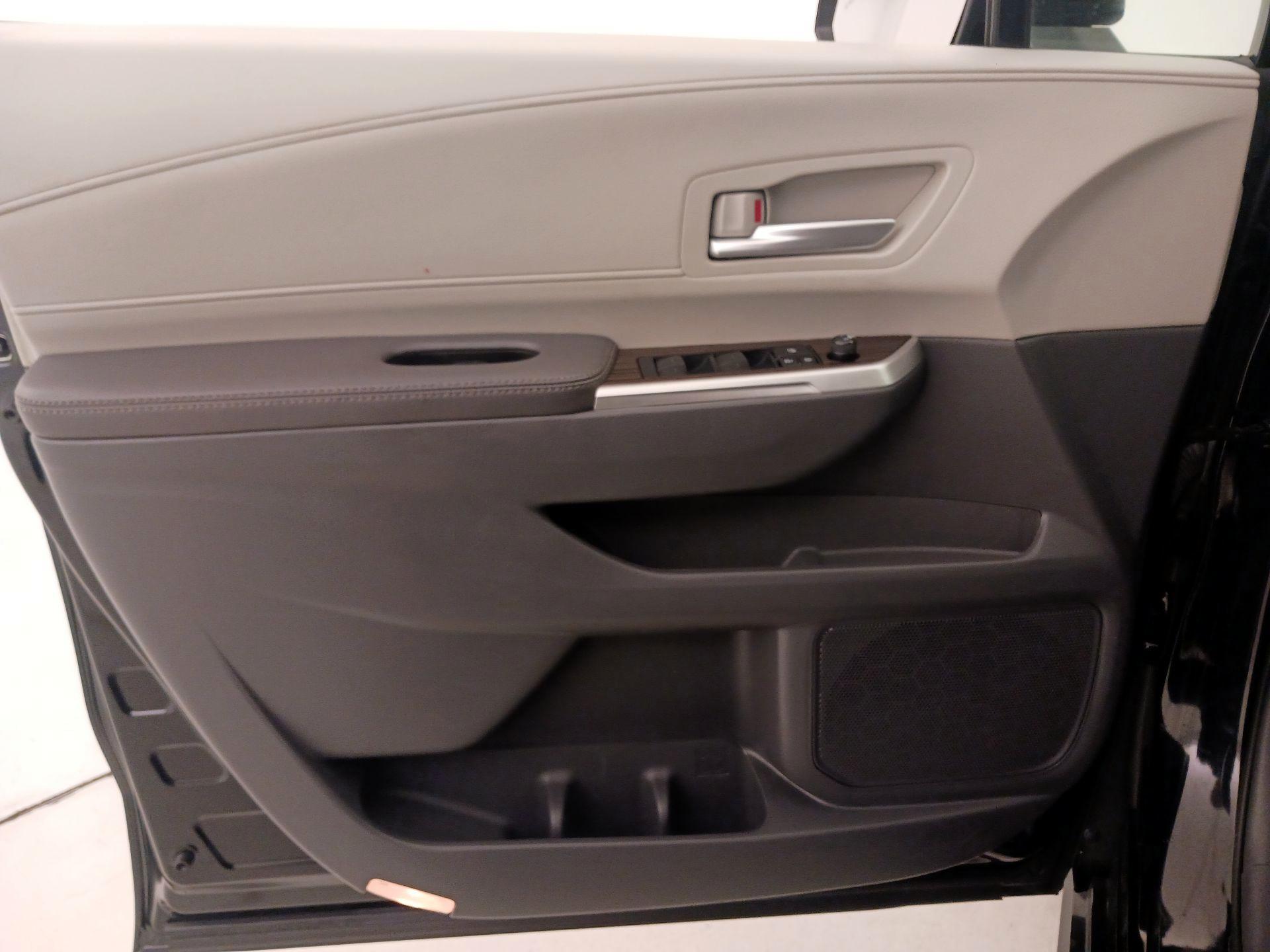 Thumbnail: 2024 Toyota Sienna - 12