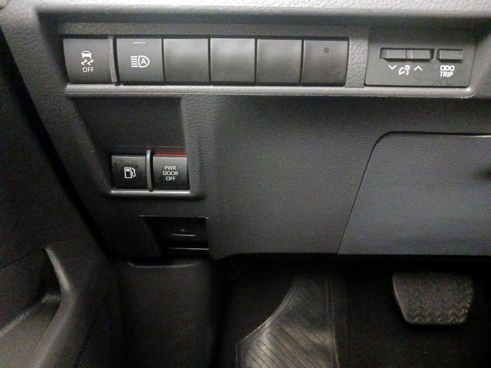 Thumbnail: 2024 Toyota Sienna - 13