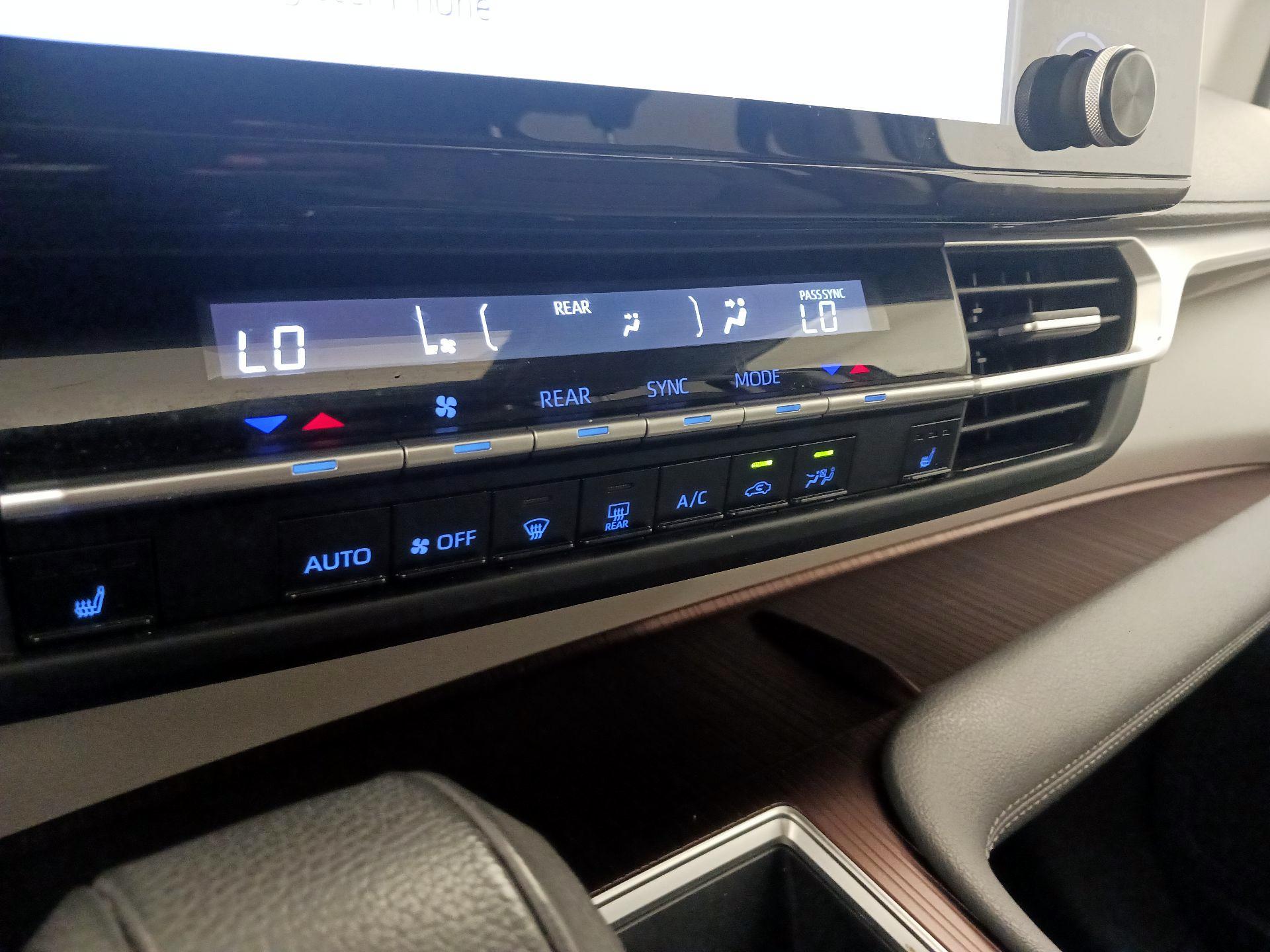 Thumbnail: 2024 Toyota Sienna - 16