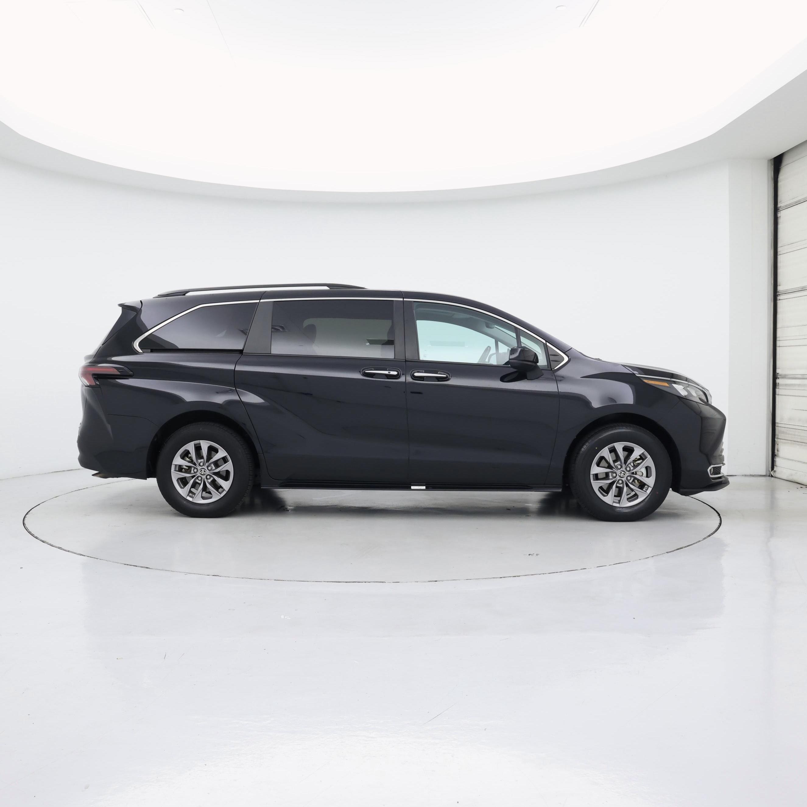 Thumbnail: 2024 Toyota Sienna - 7