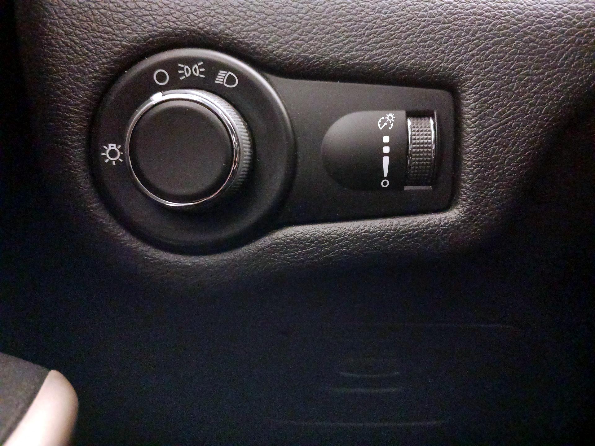 Thumbnail: 2017 Jeep Cherokee - 13