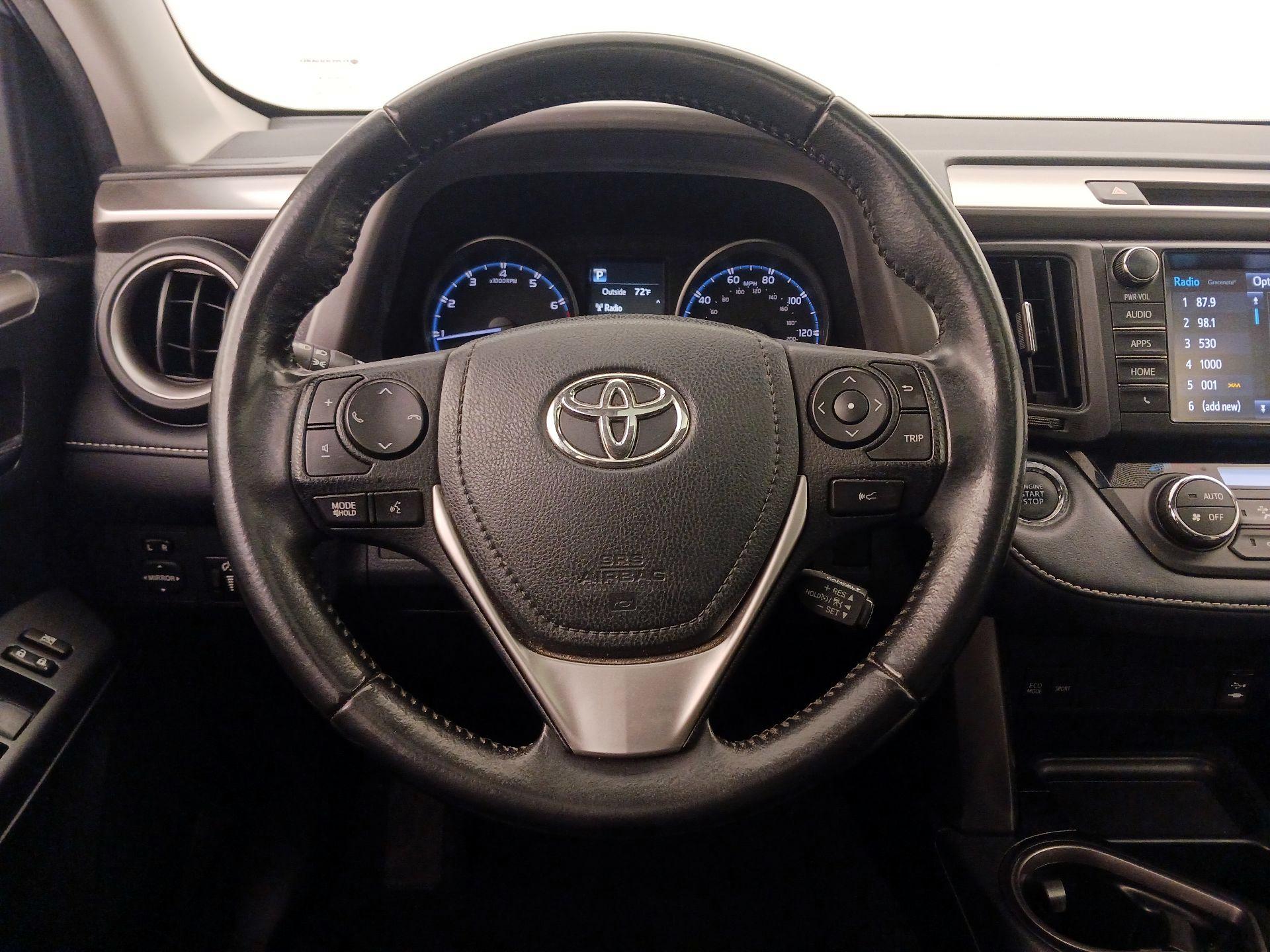 Thumbnail: 2018 Toyota RAV4 - 10