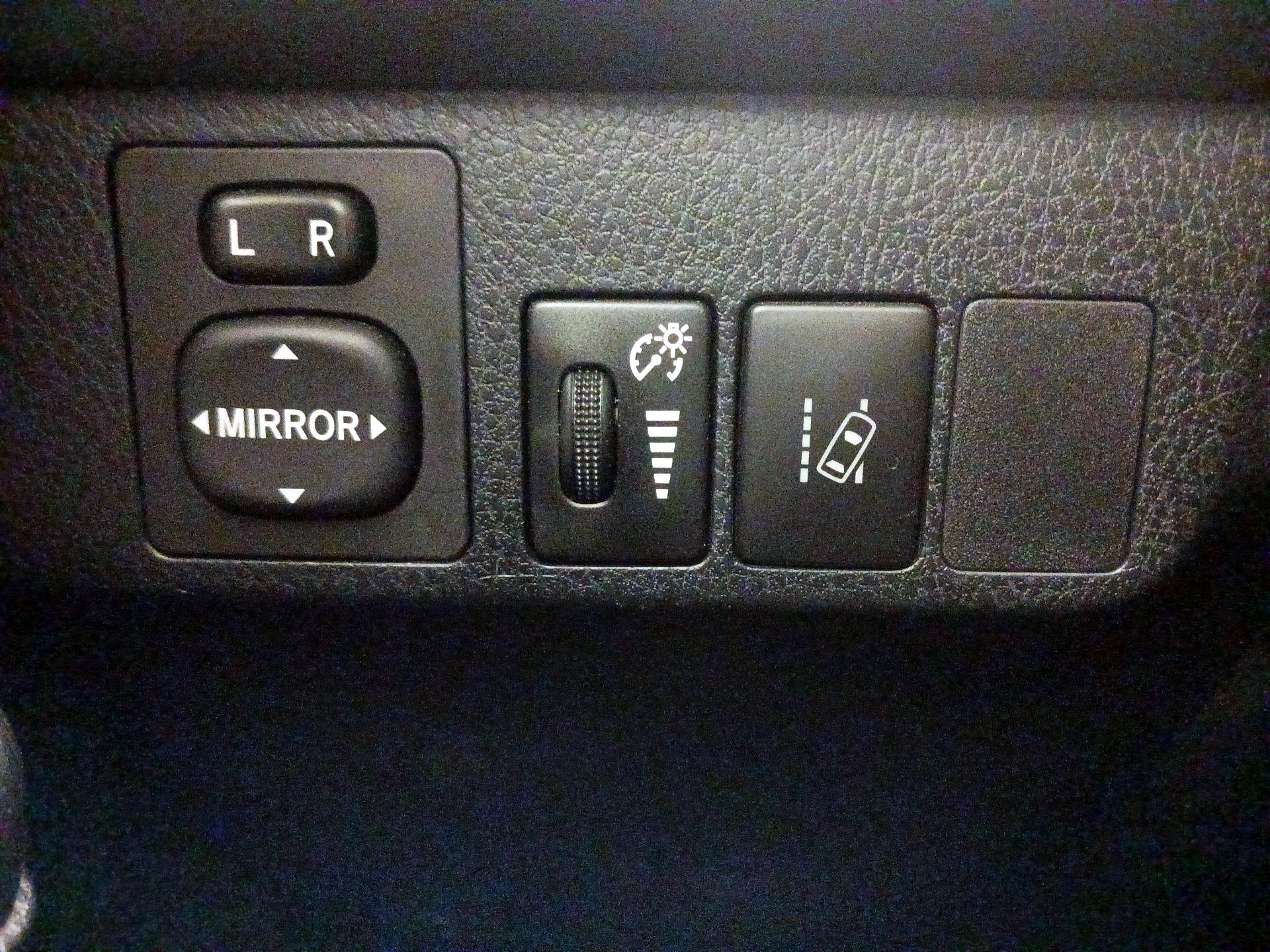 Thumbnail: 2018 Toyota RAV4 - 13