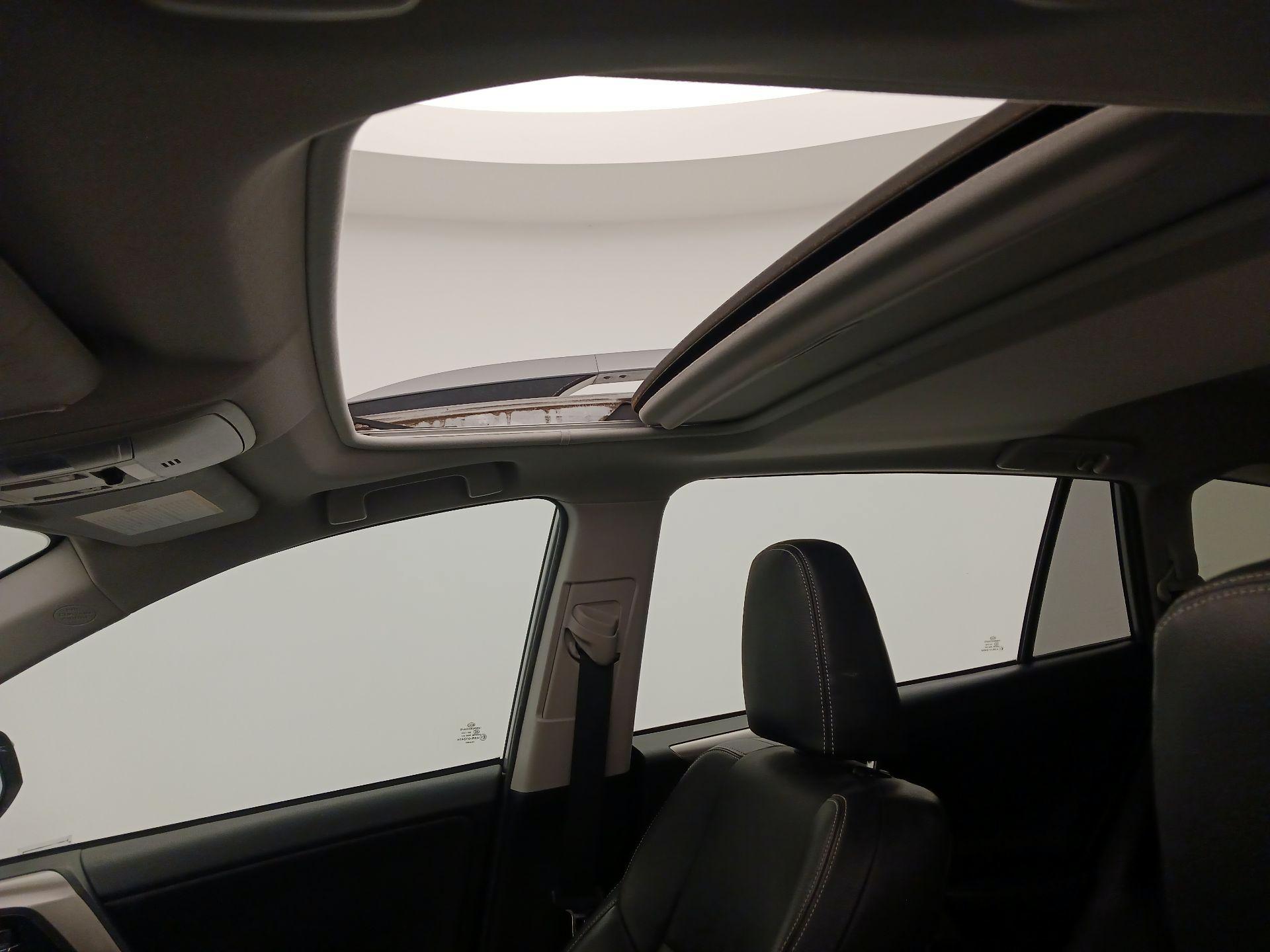 Thumbnail: 2018 Toyota RAV4 - 19