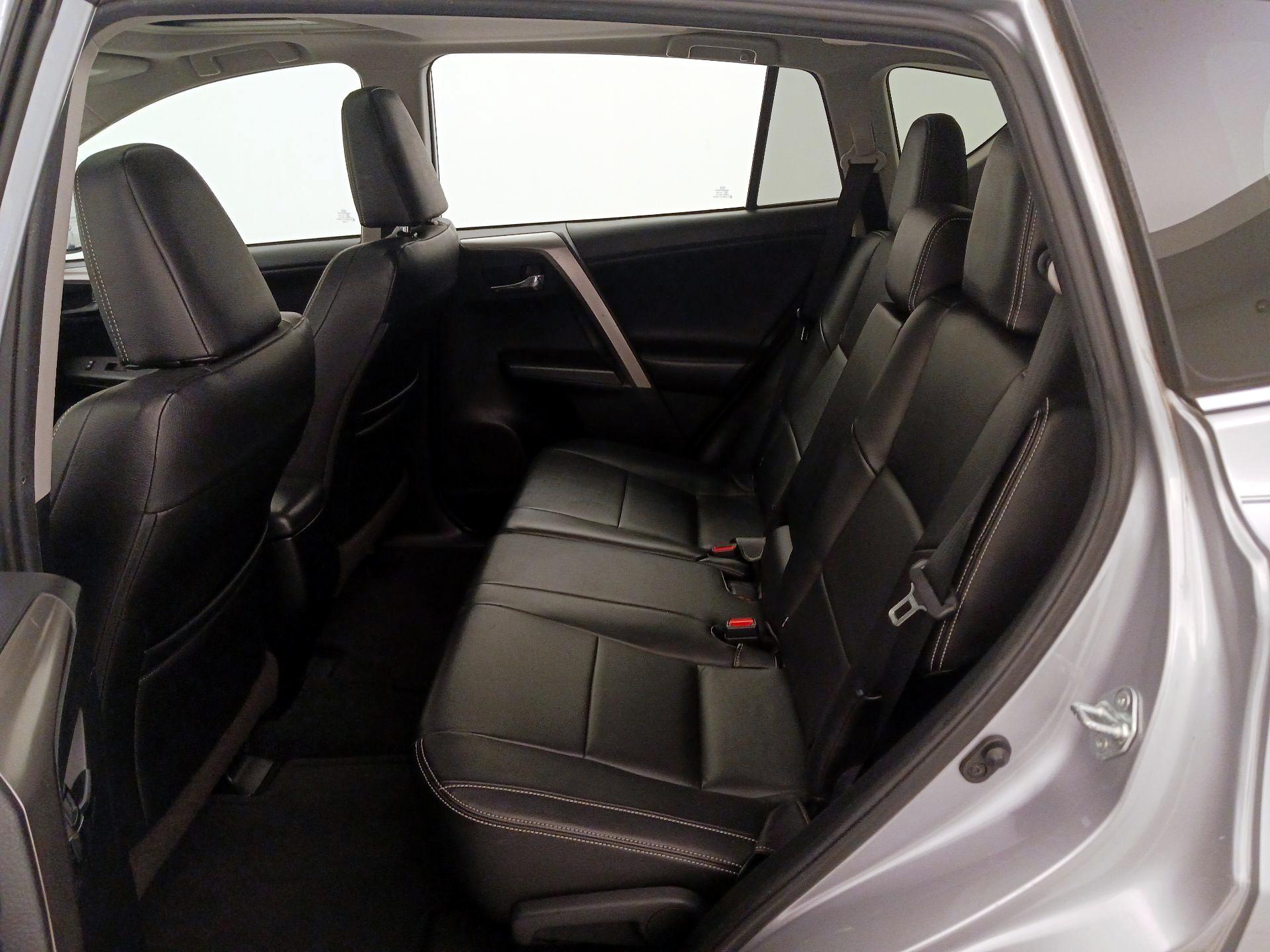 Thumbnail: 2018 Toyota RAV4 - 20