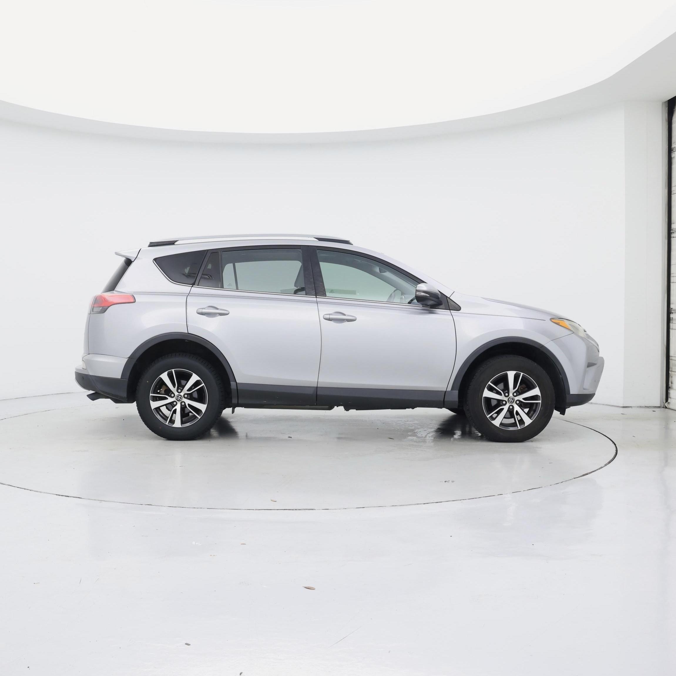 Thumbnail: 2018 Toyota RAV4 - 7