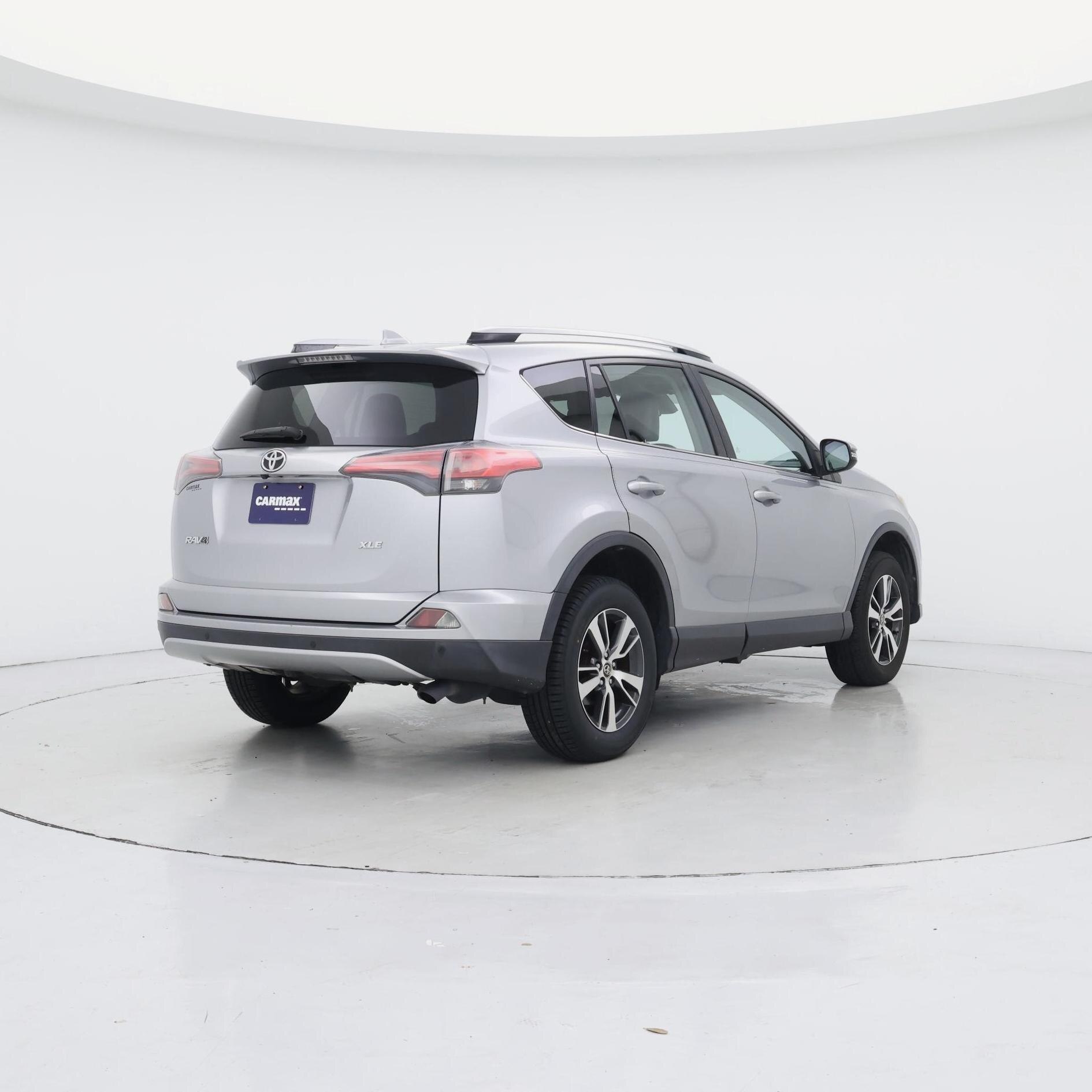 Thumbnail: 2018 Toyota RAV4 - 8