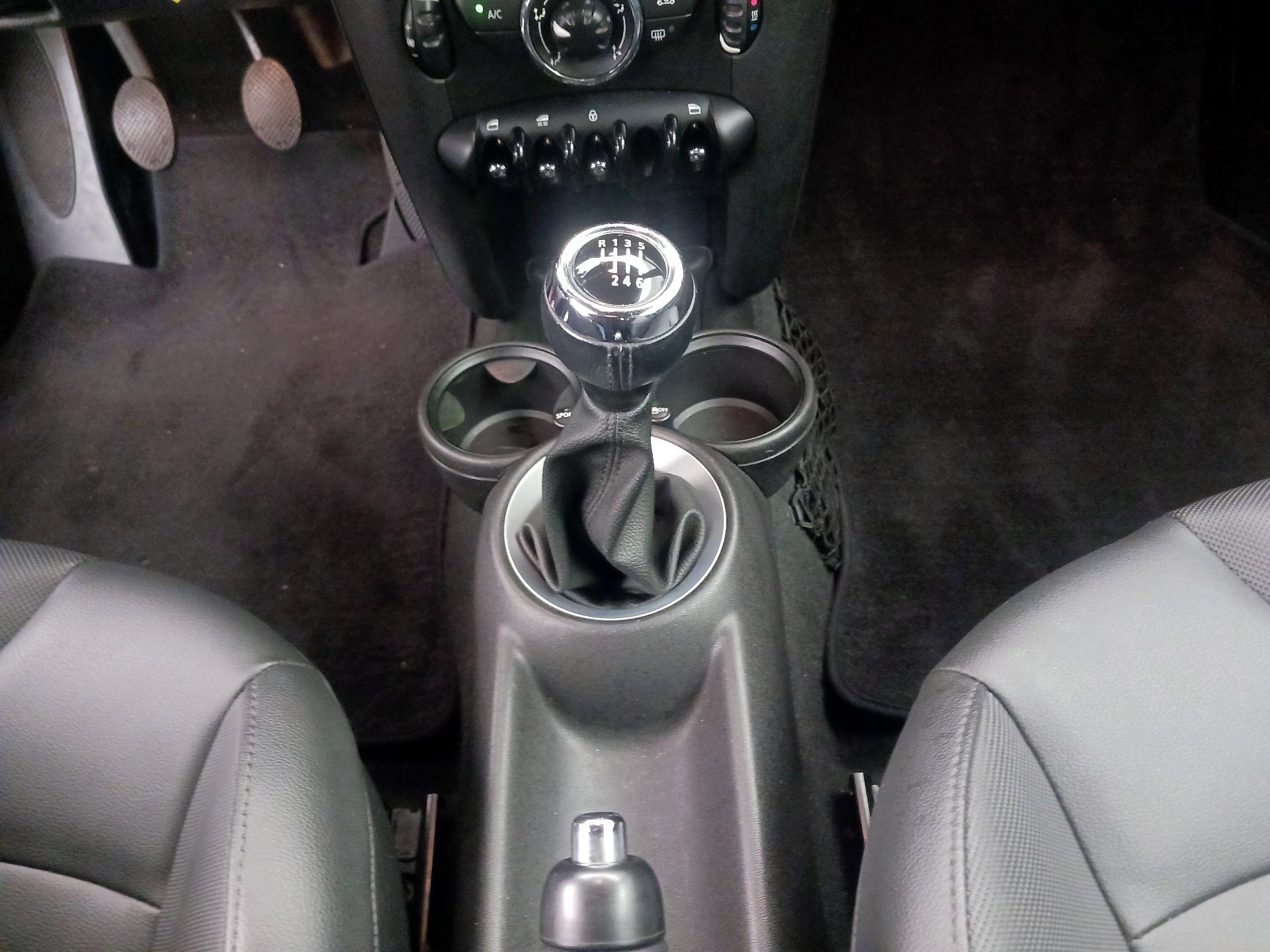 Thumbnail: 2015 MINI Cooper - 15