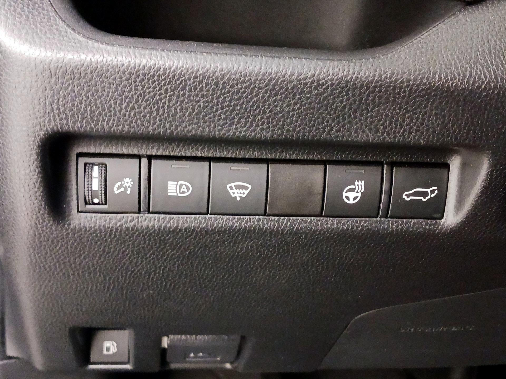 Thumbnail: 2021 Toyota RAV4 - 13