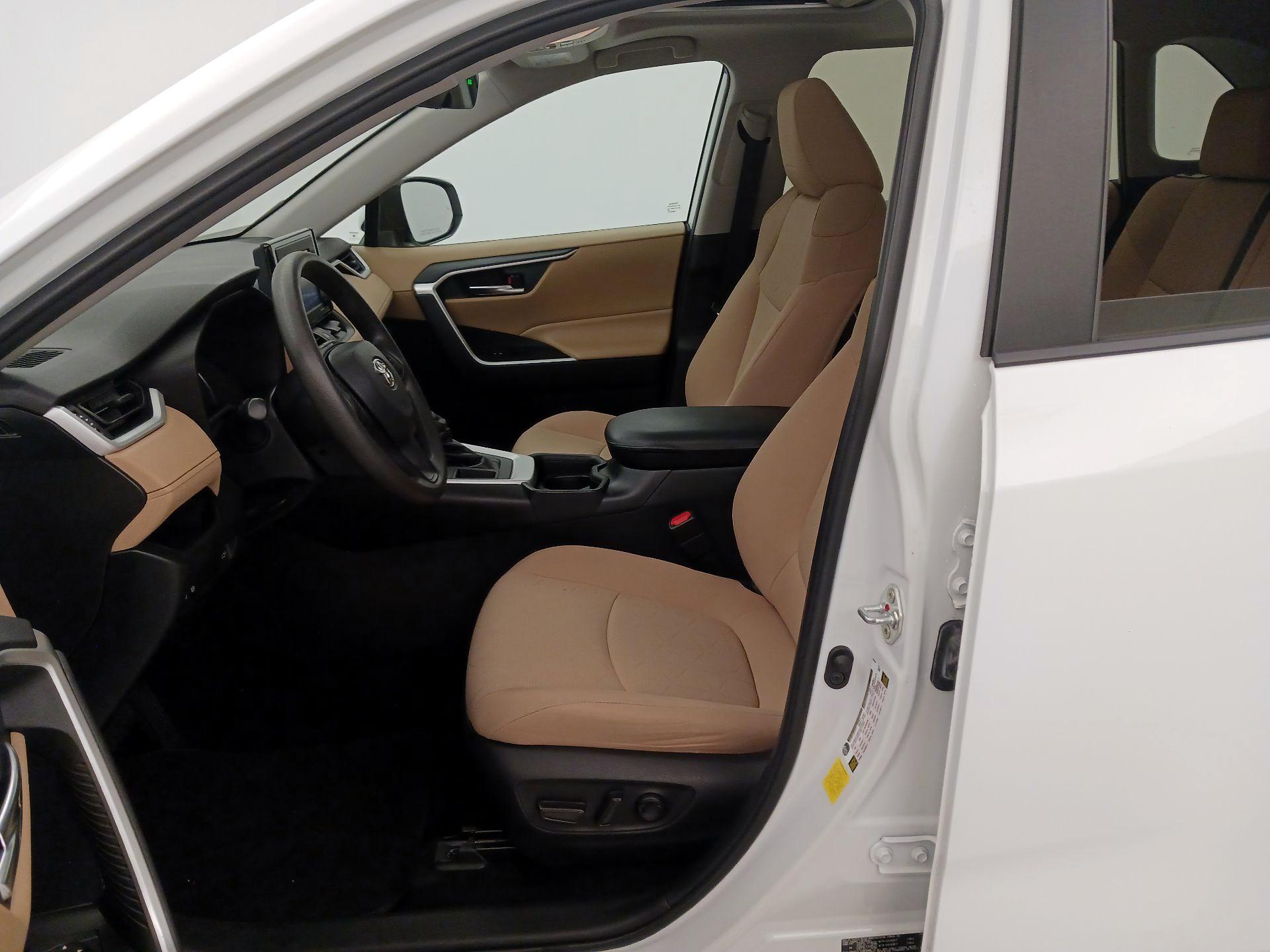 Thumbnail: 2020 Toyota RAV4 - 11