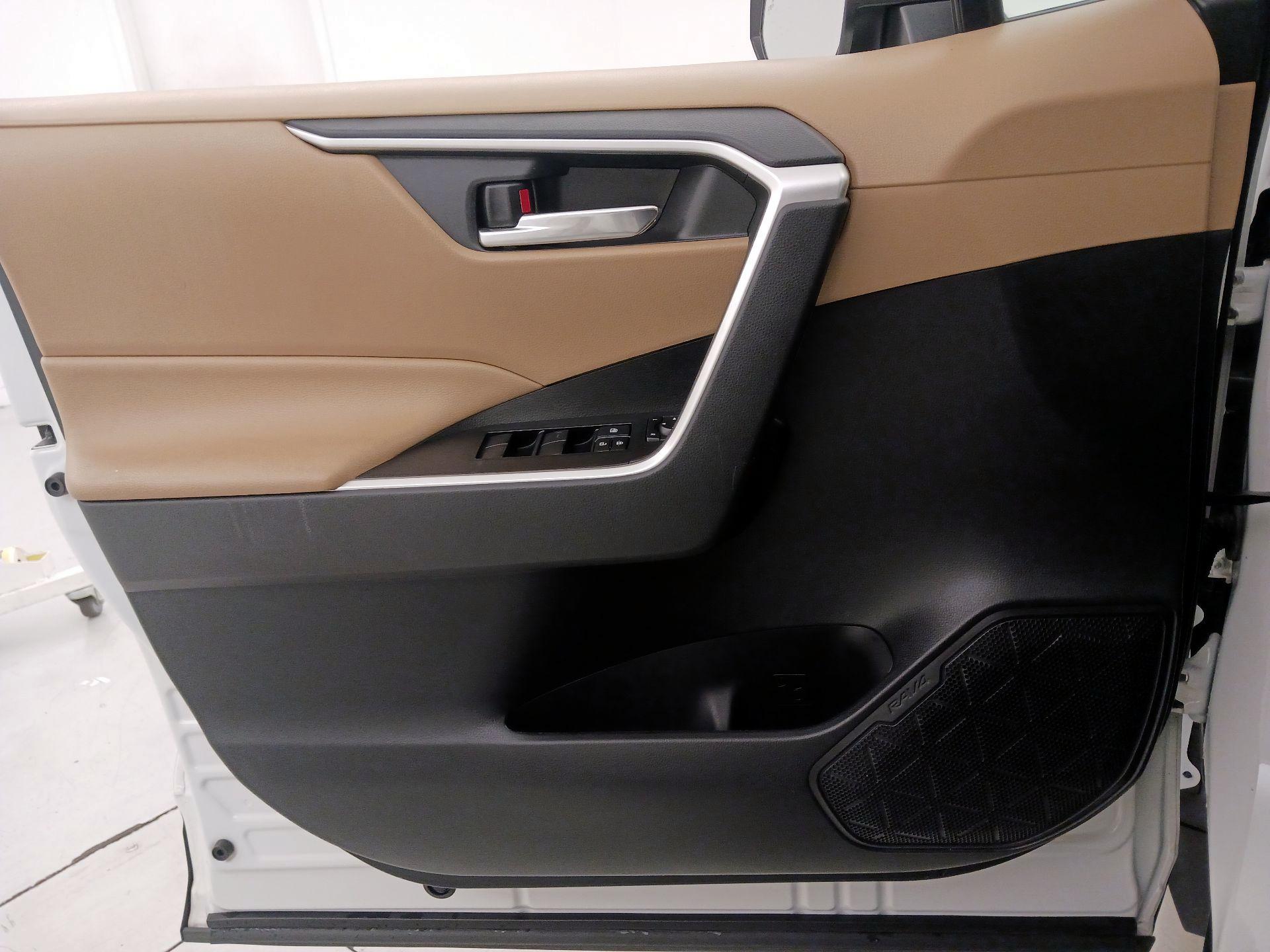 Thumbnail: 2020 Toyota RAV4 - 12