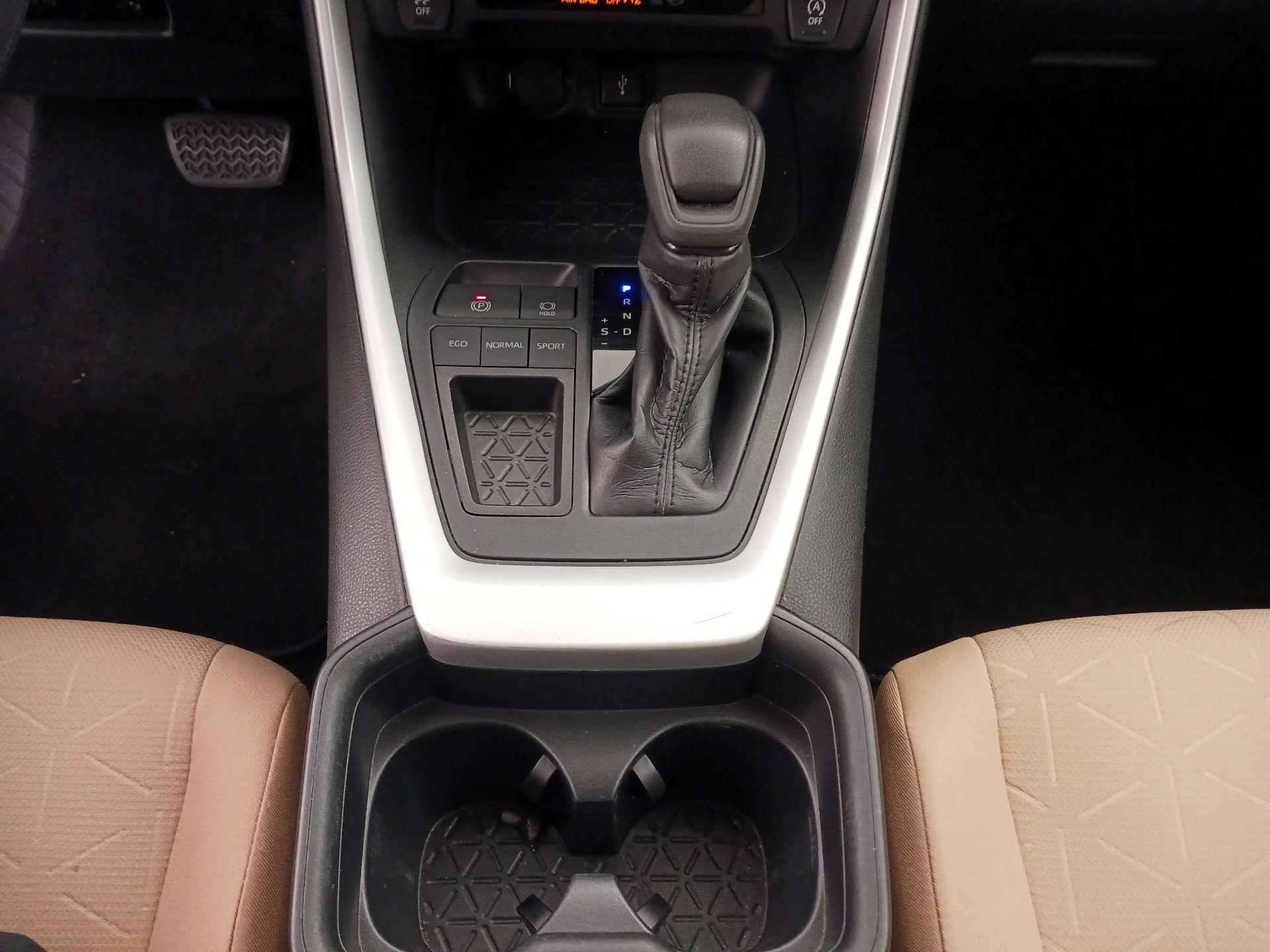 Thumbnail: 2020 Toyota RAV4 - 17
