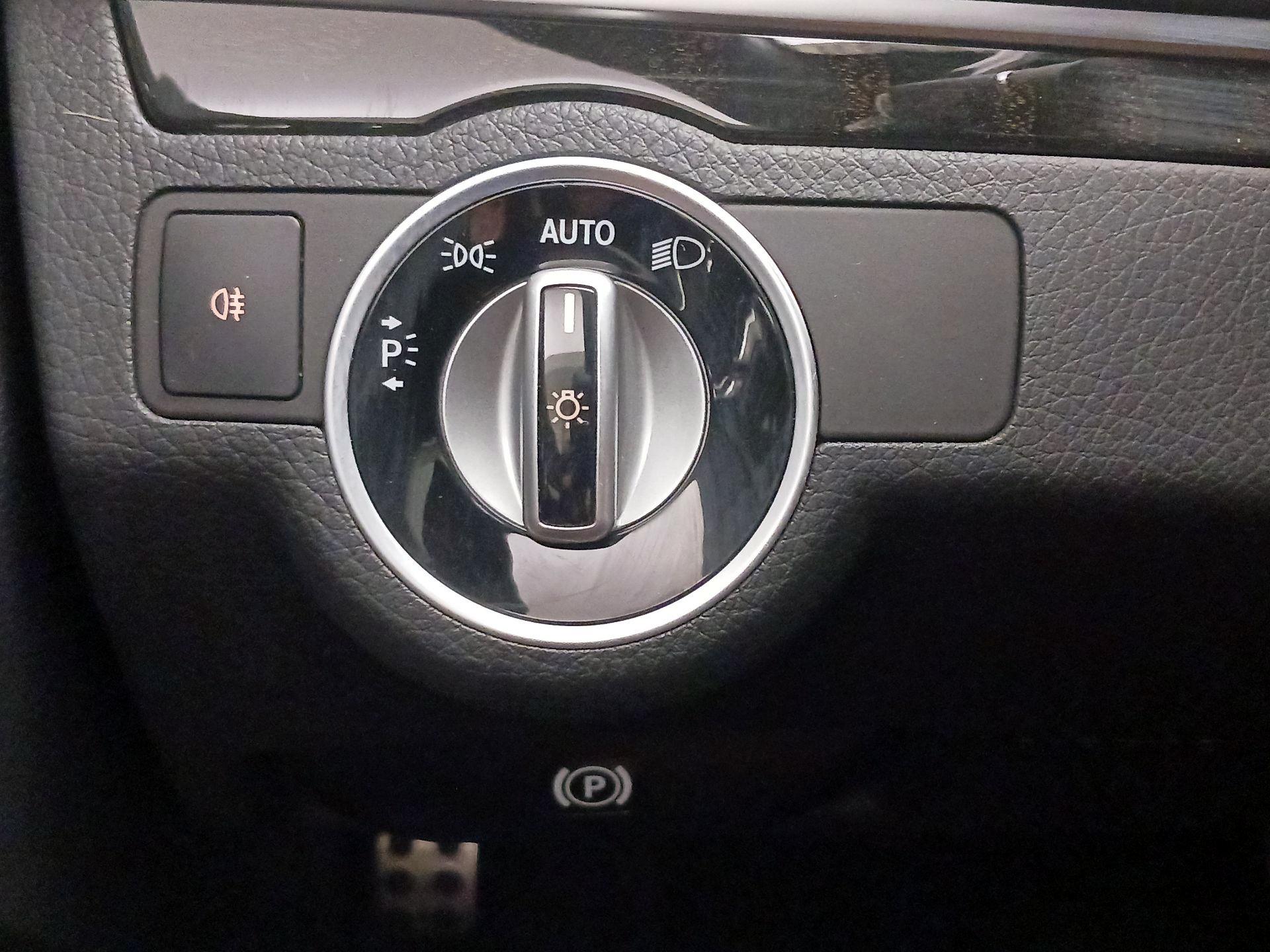 Thumbnail: 2015 Mercedes-Benz E-Class - 13