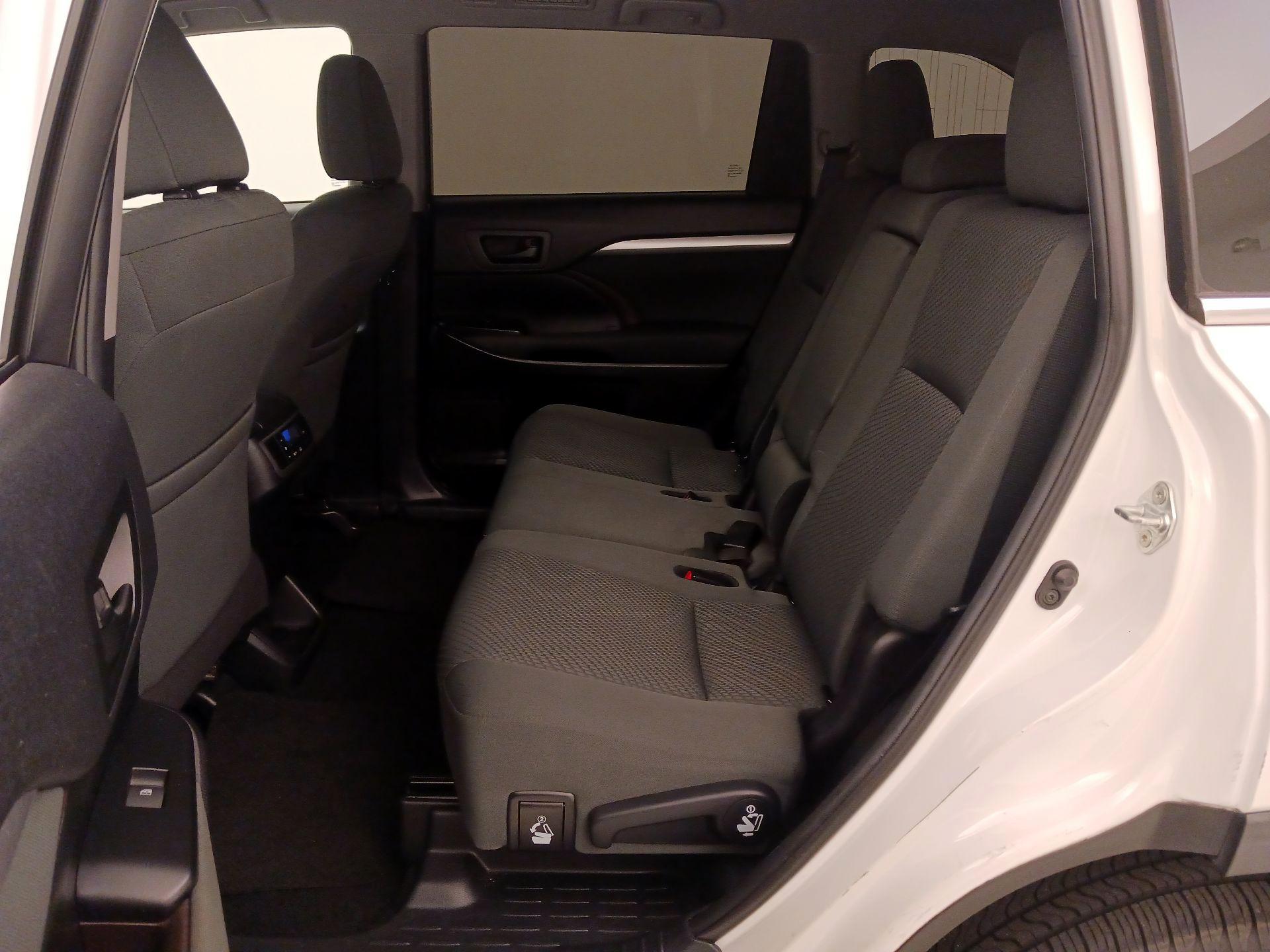 Thumbnail: 2019 Toyota Highlander - 19
