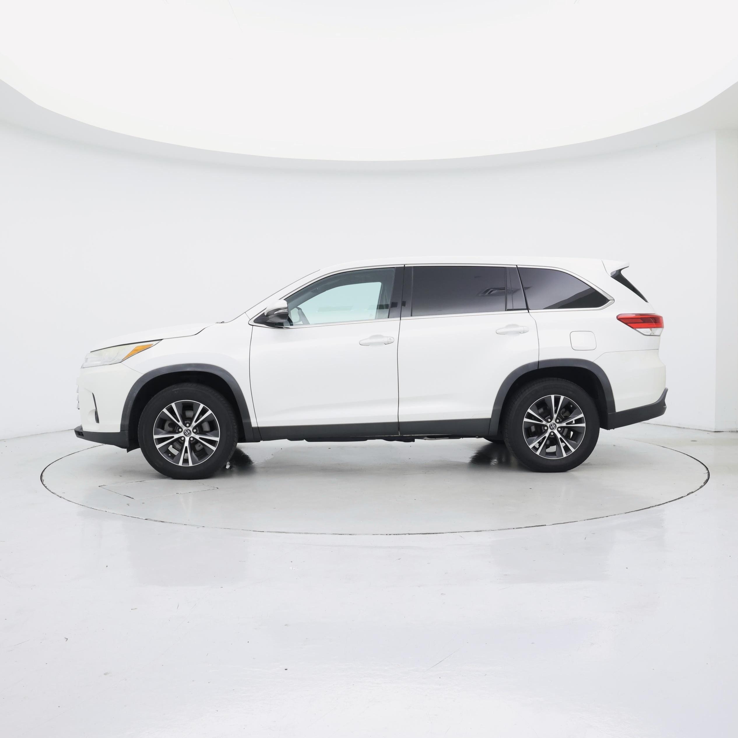 Thumbnail: 2019 Toyota Highlander - 3
