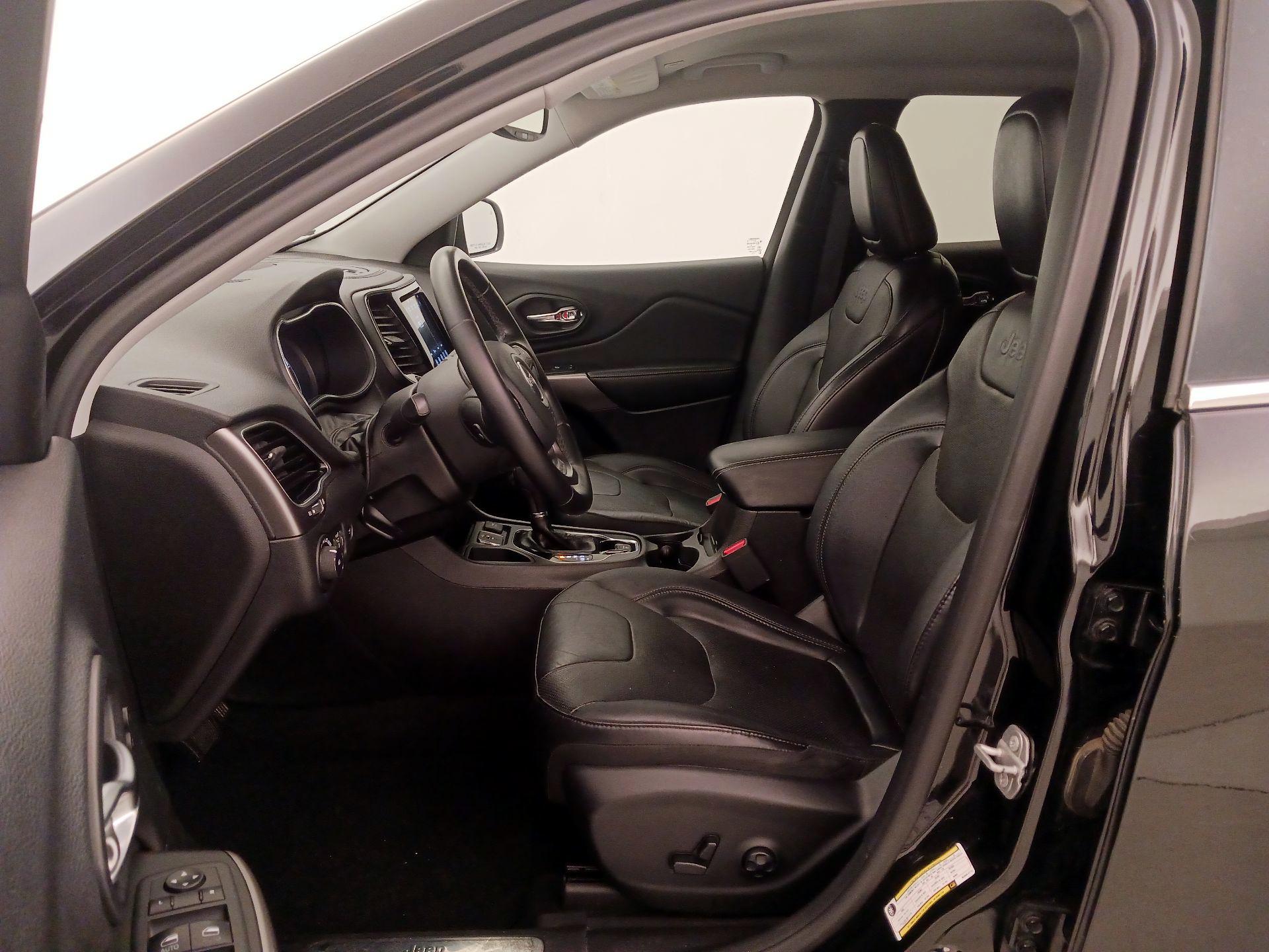 Thumbnail: 2019 Jeep Cherokee - 11
