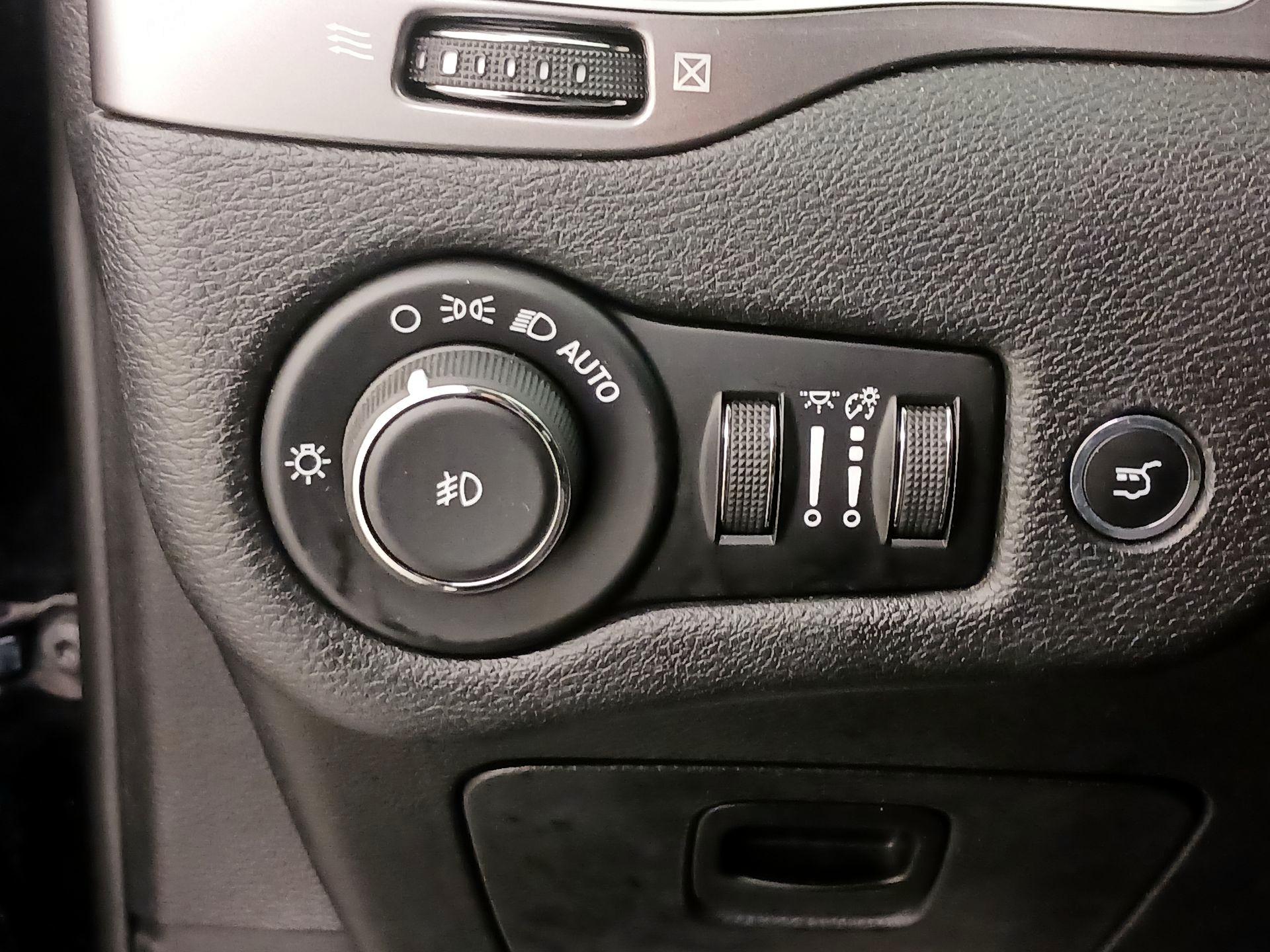 Thumbnail: 2019 Jeep Cherokee - 13