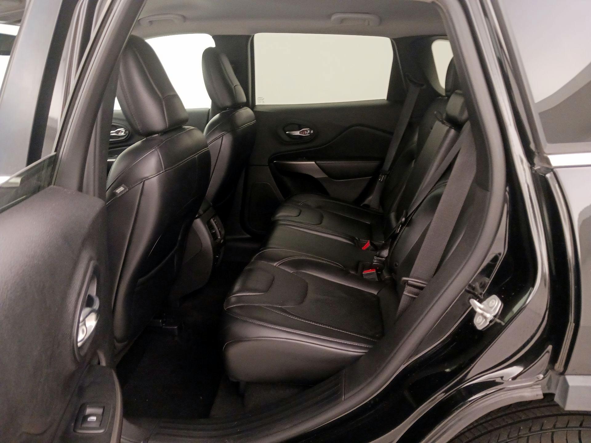 Thumbnail: 2019 Jeep Cherokee - 19
