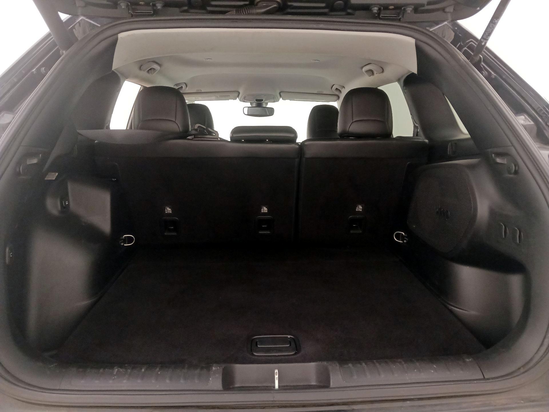 Thumbnail: 2019 Jeep Cherokee - 20