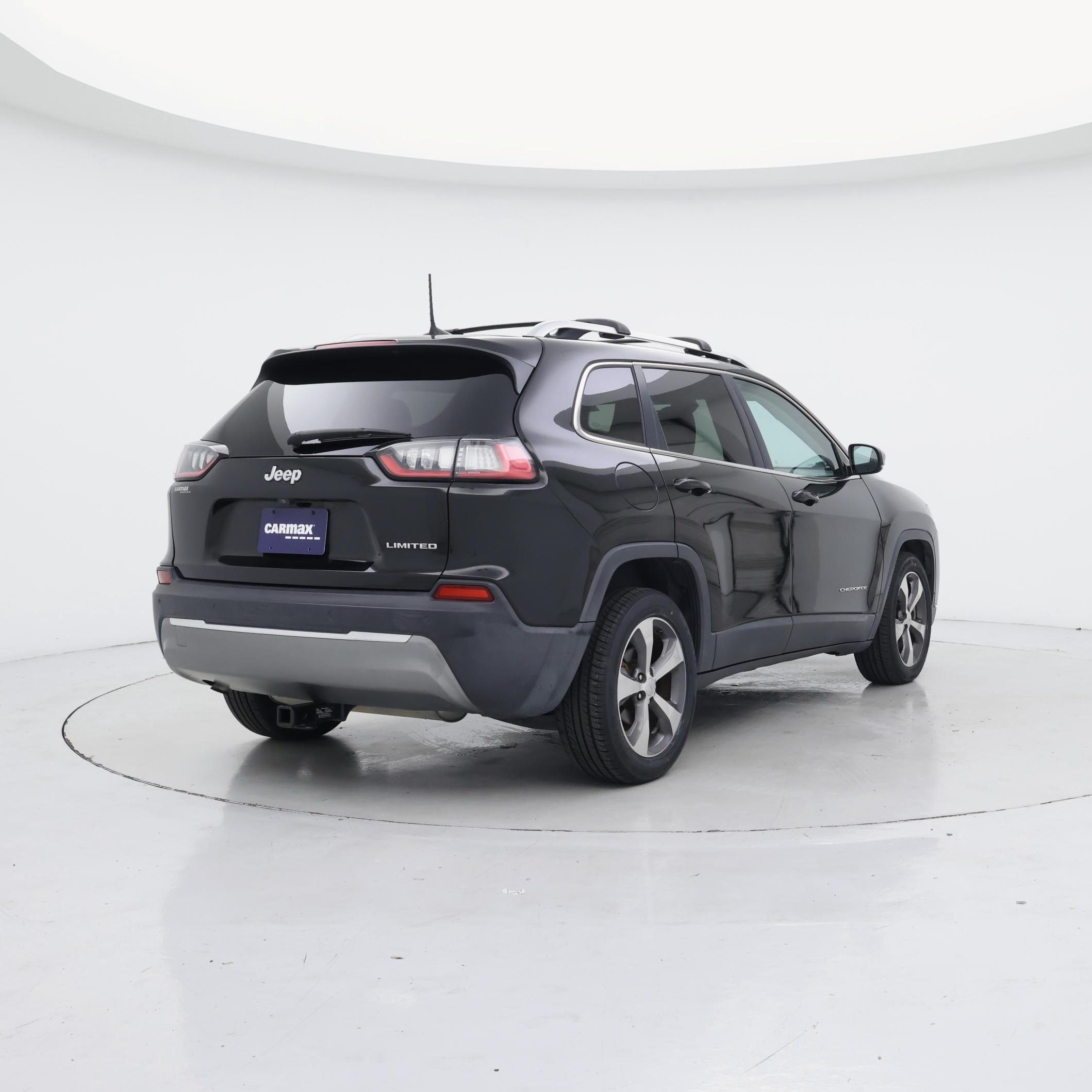Thumbnail: 2019 Jeep Cherokee - 8