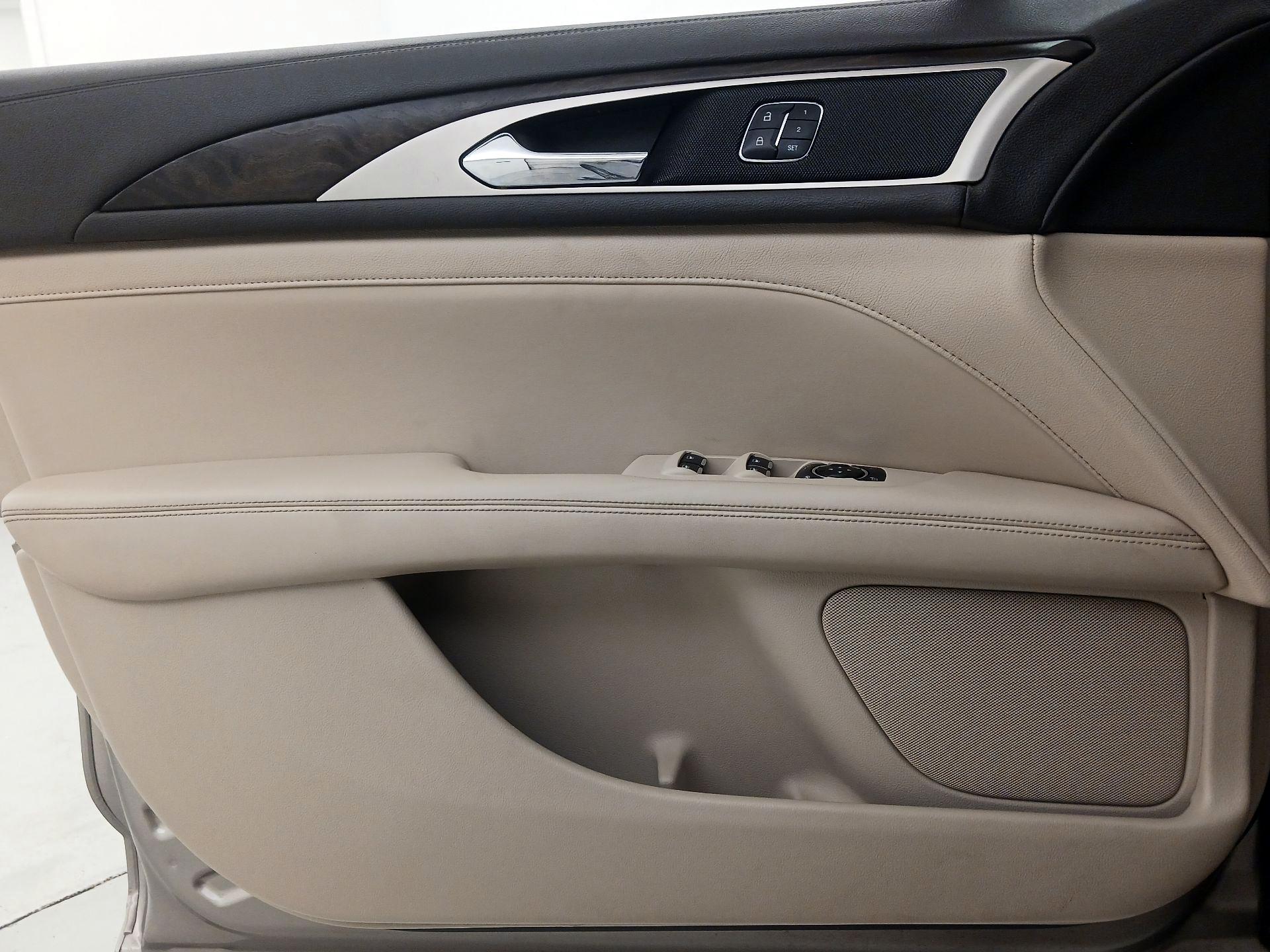 Thumbnail: 2018 Lincoln MKZ - 12