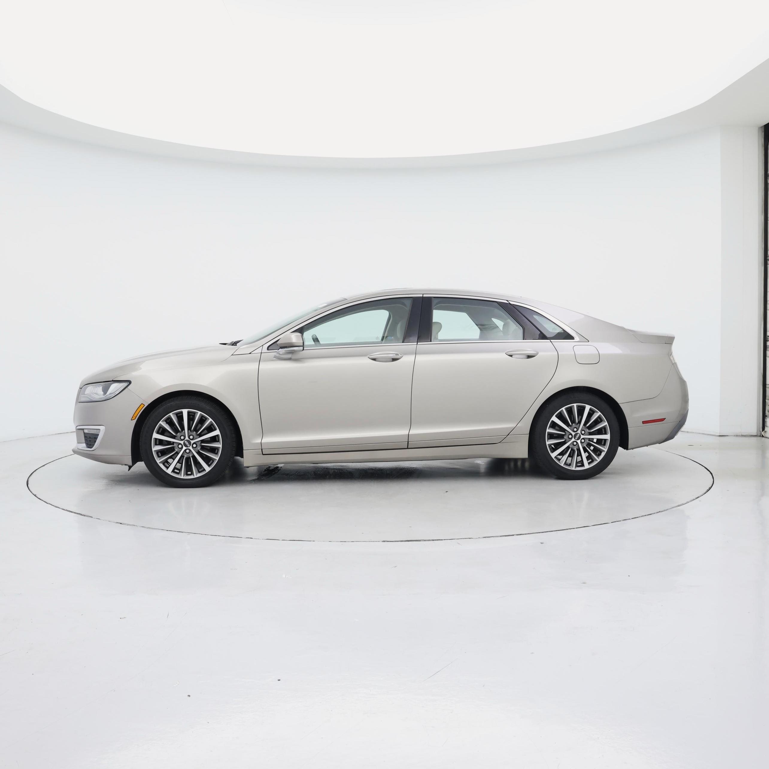 Thumbnail: 2018 Lincoln MKZ - 3