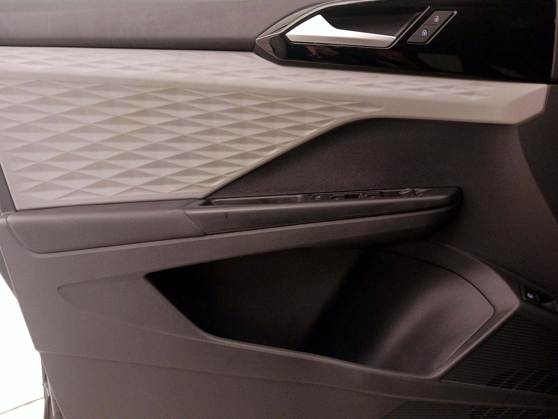 Thumbnail: 2023 Volkswagen Taos - 12