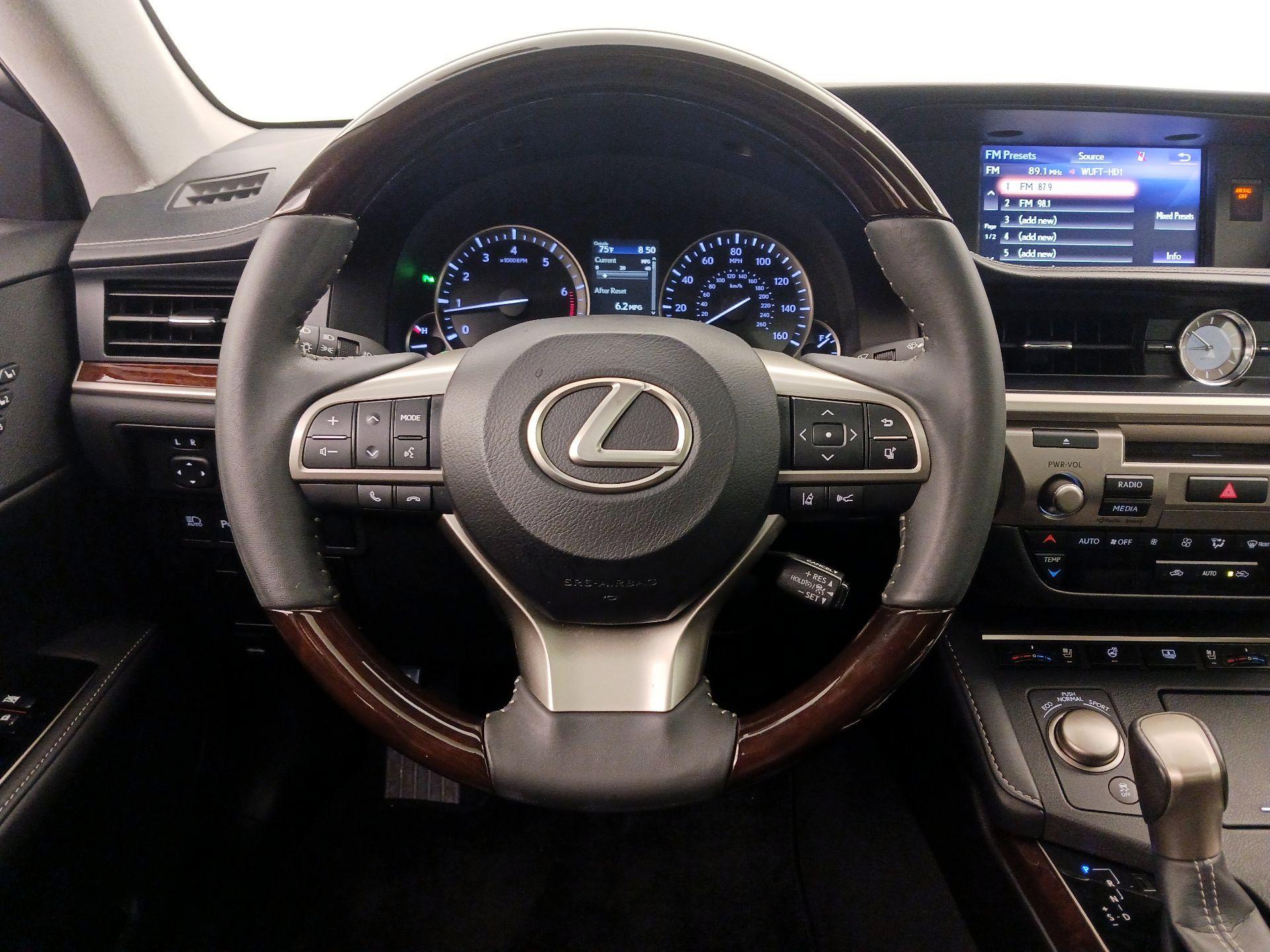 Thumbnail: 2018 Lexus ES - 10