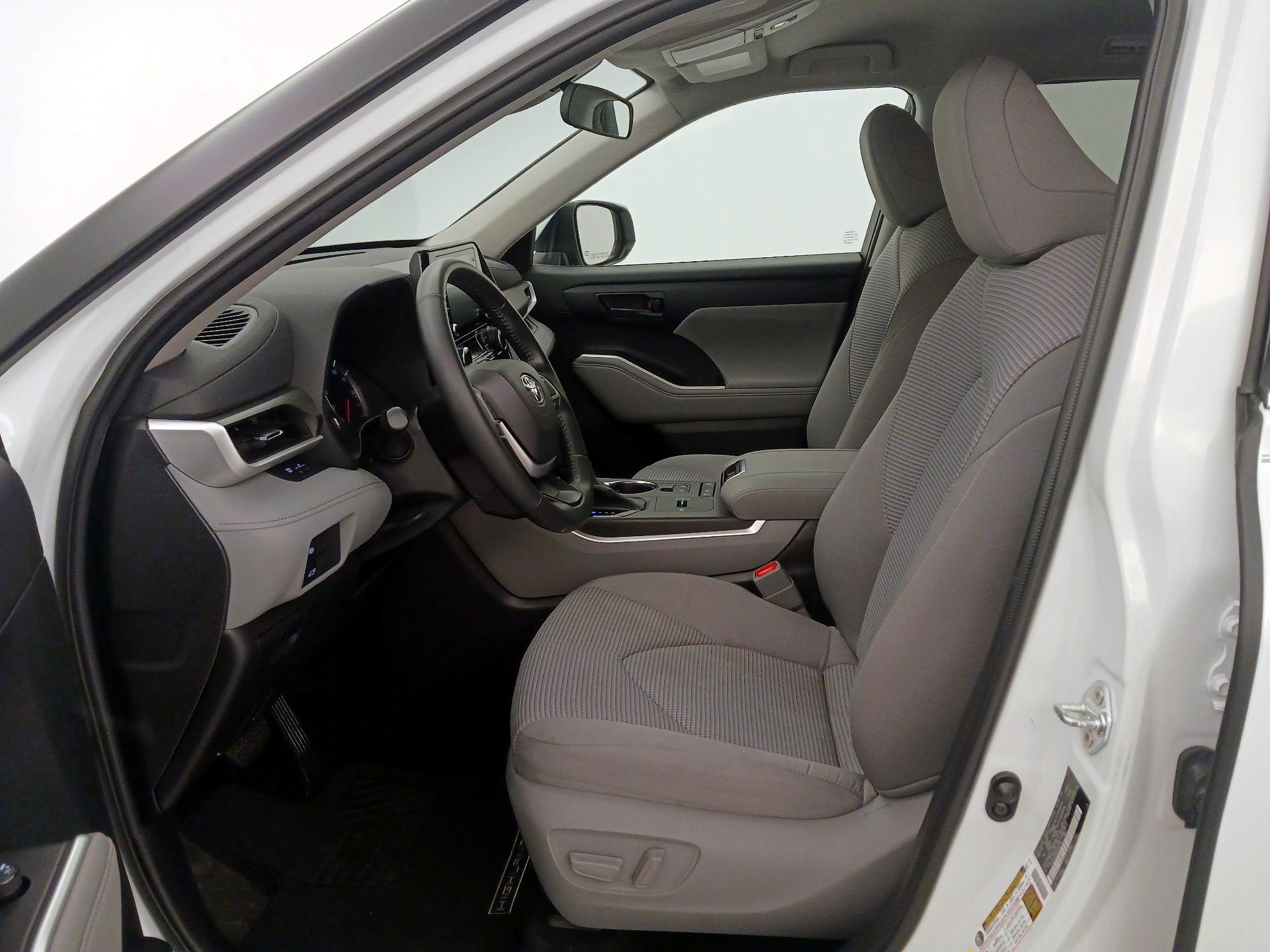 Thumbnail: 2022 Toyota Highlander - 11