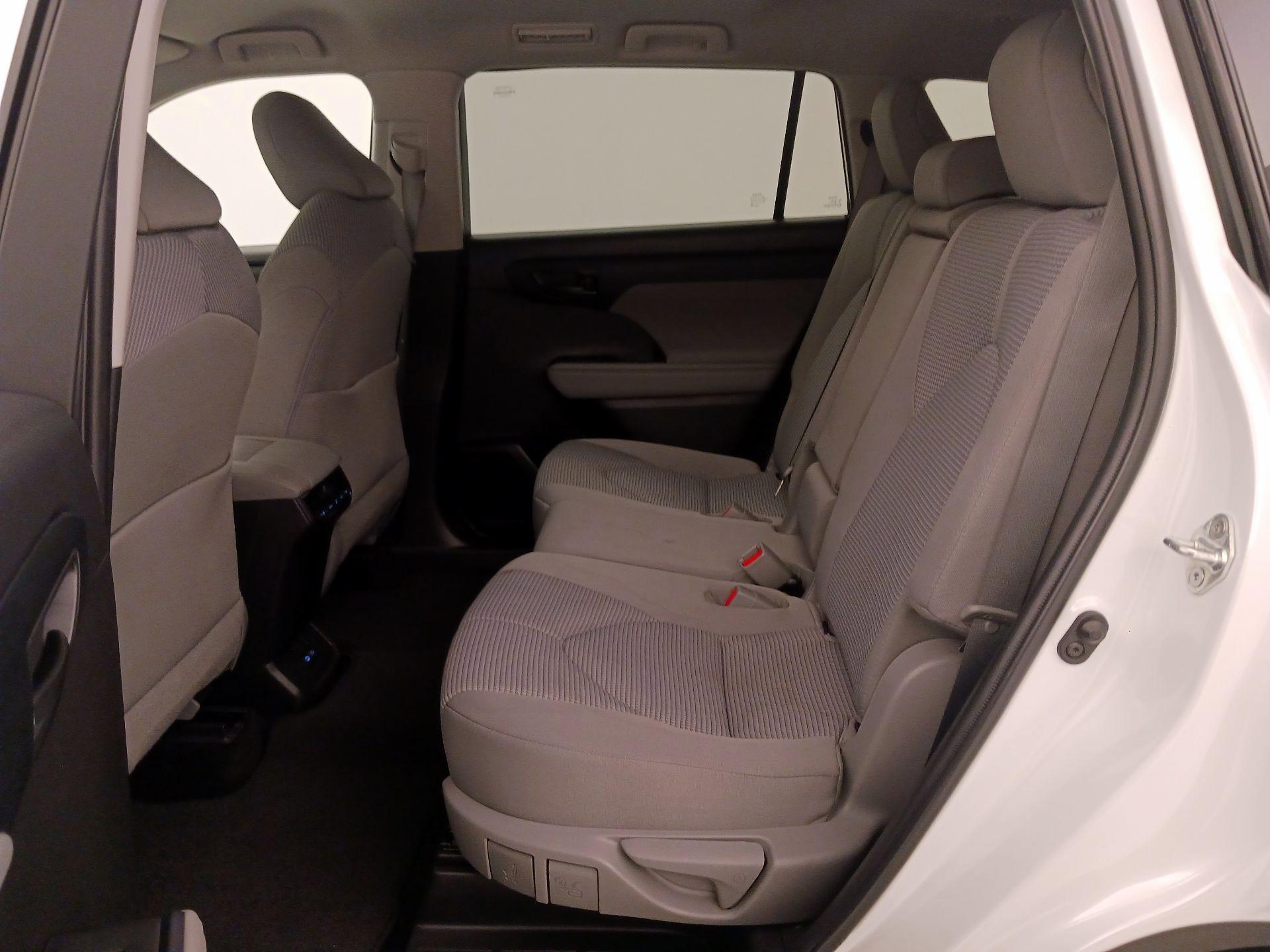 Thumbnail: 2022 Toyota Highlander - 19