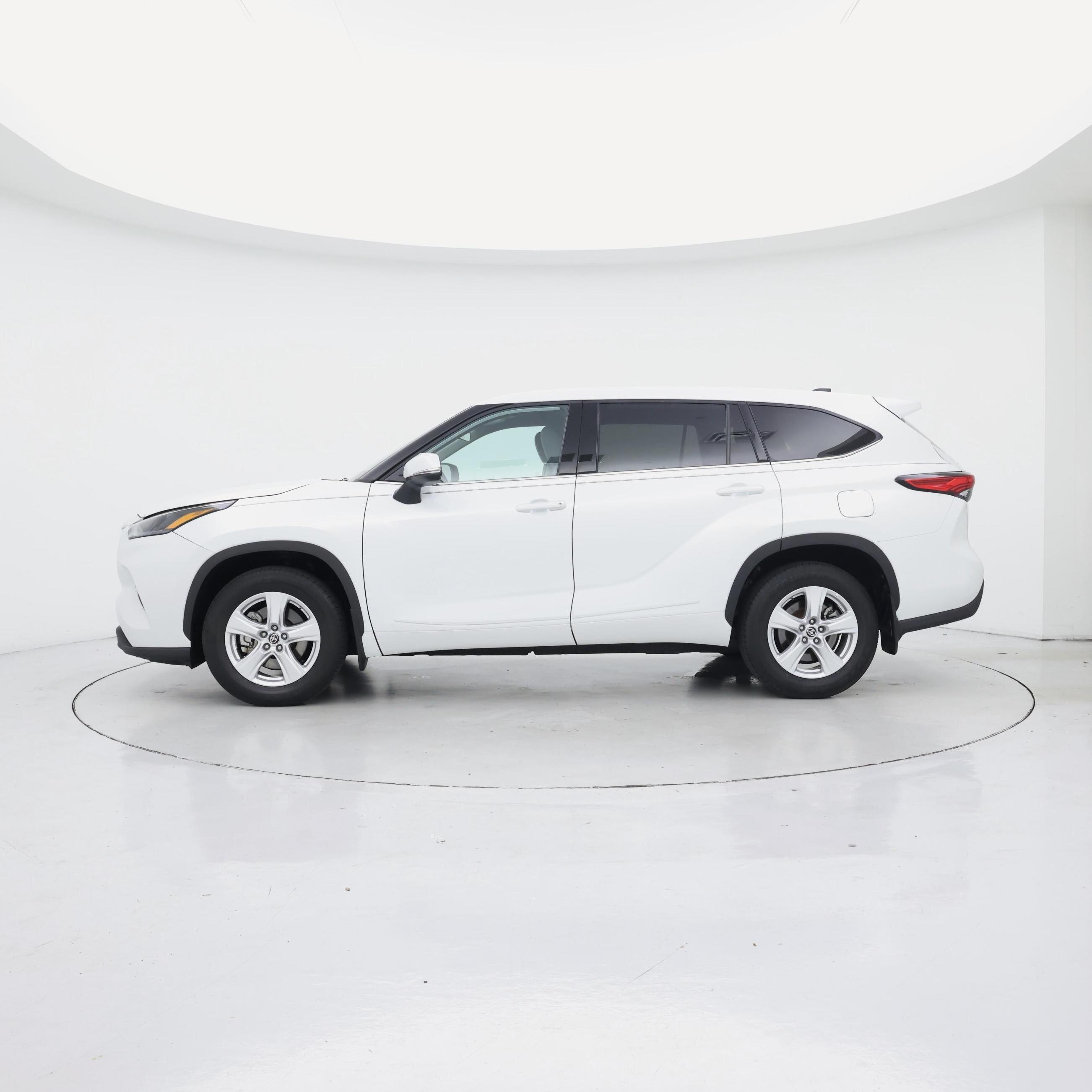 Thumbnail: 2022 Toyota Highlander - 3