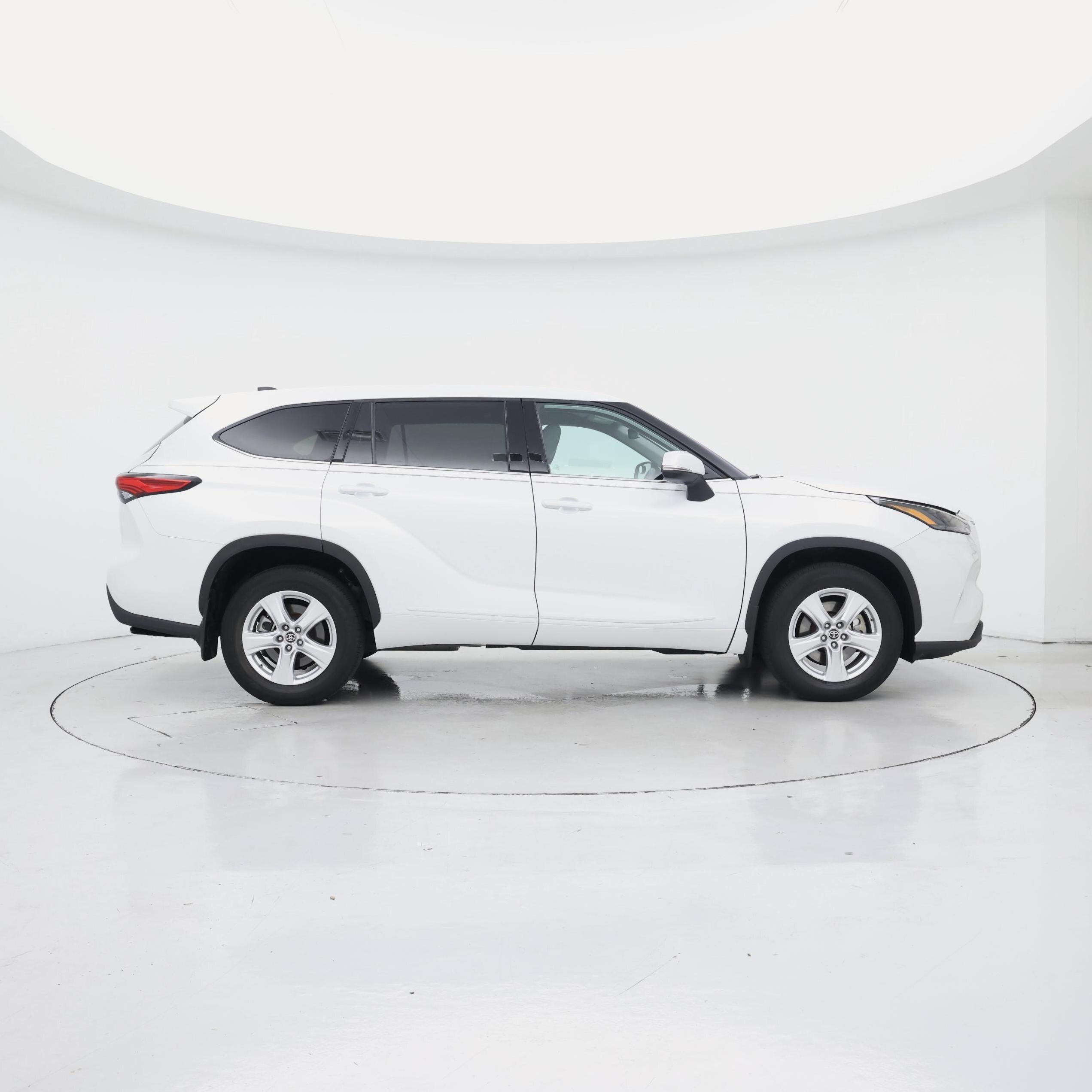 Thumbnail: 2022 Toyota Highlander - 7
