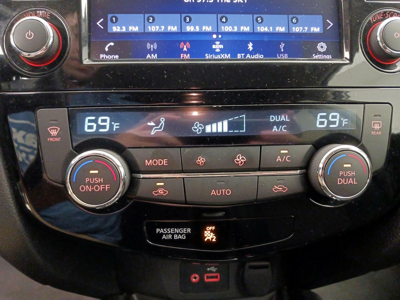 2018 Nissan Rogue SV - Photo 17