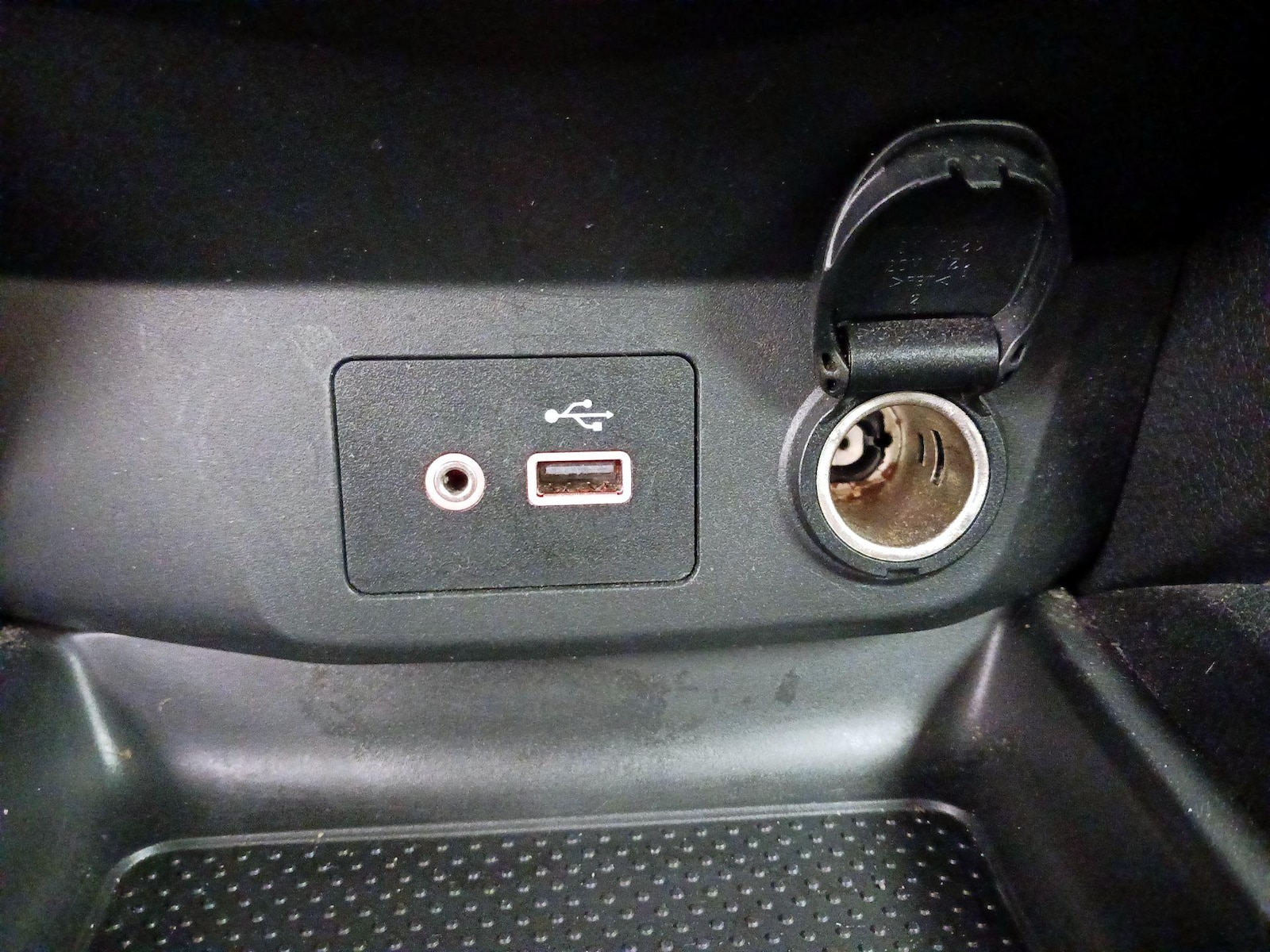 2018 Nissan Rogue SV - Photo 19