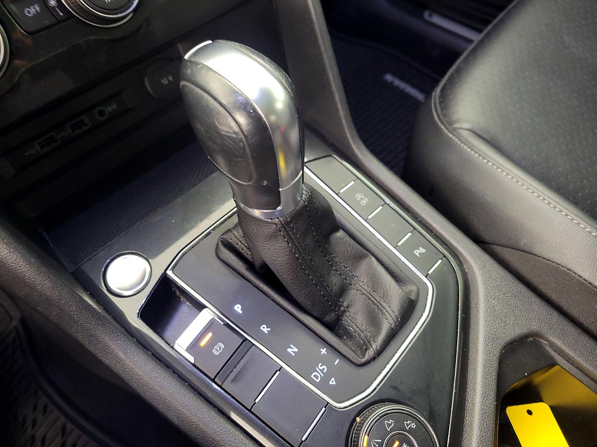 Thumbnail: 2019 Volkswagen Tiguan - 18