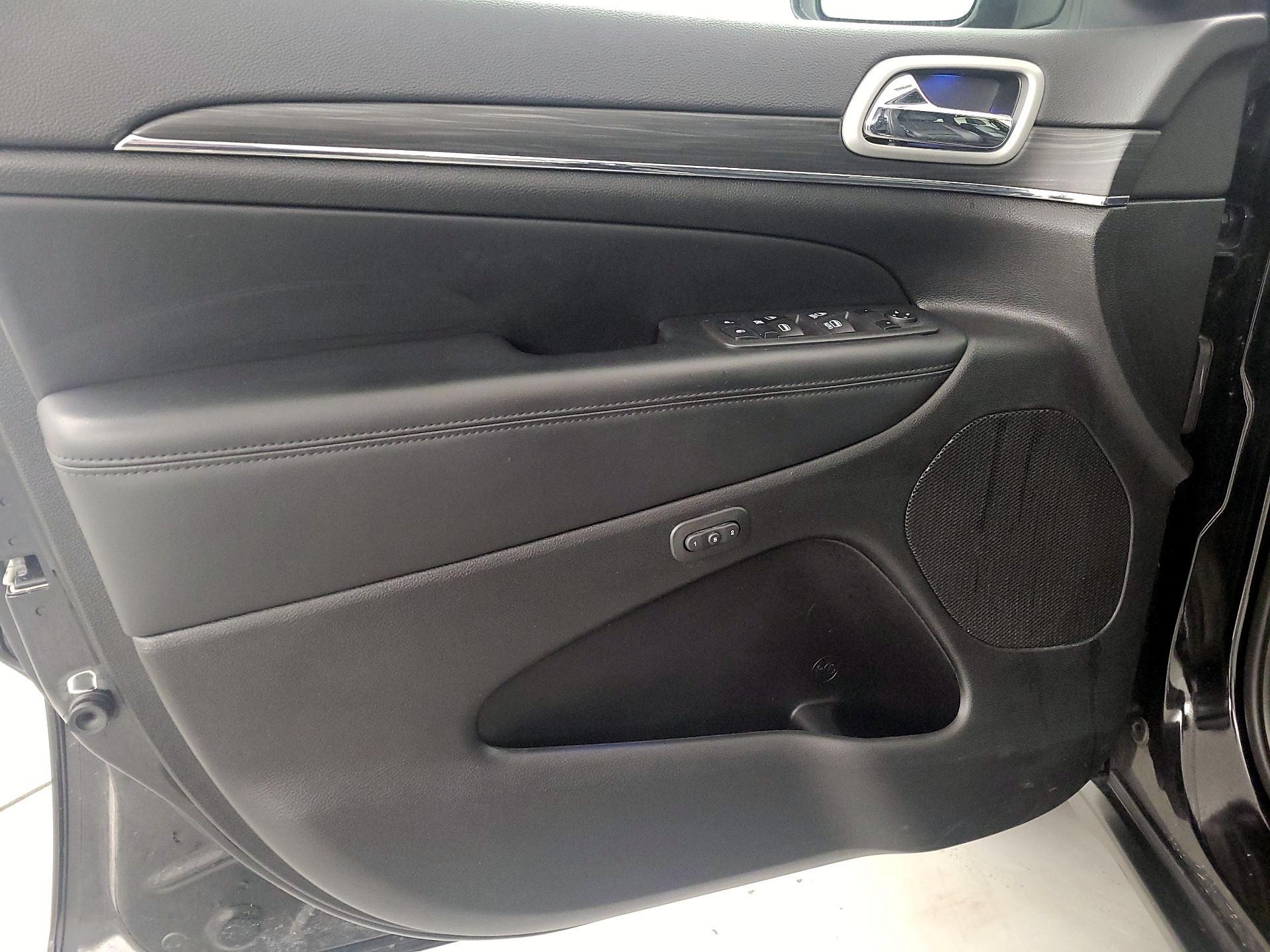 Thumbnail: 2022 Jeep Grand Cherokee - 12