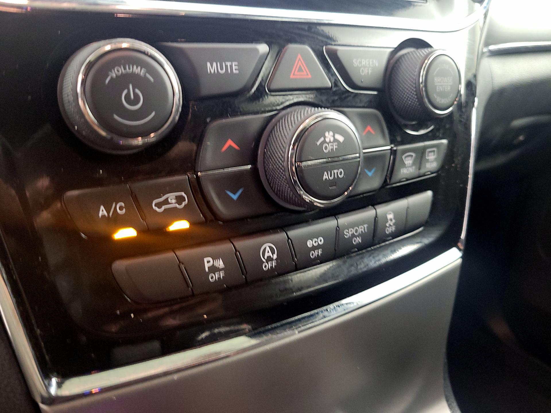 Thumbnail: 2022 Jeep Grand Cherokee - 17