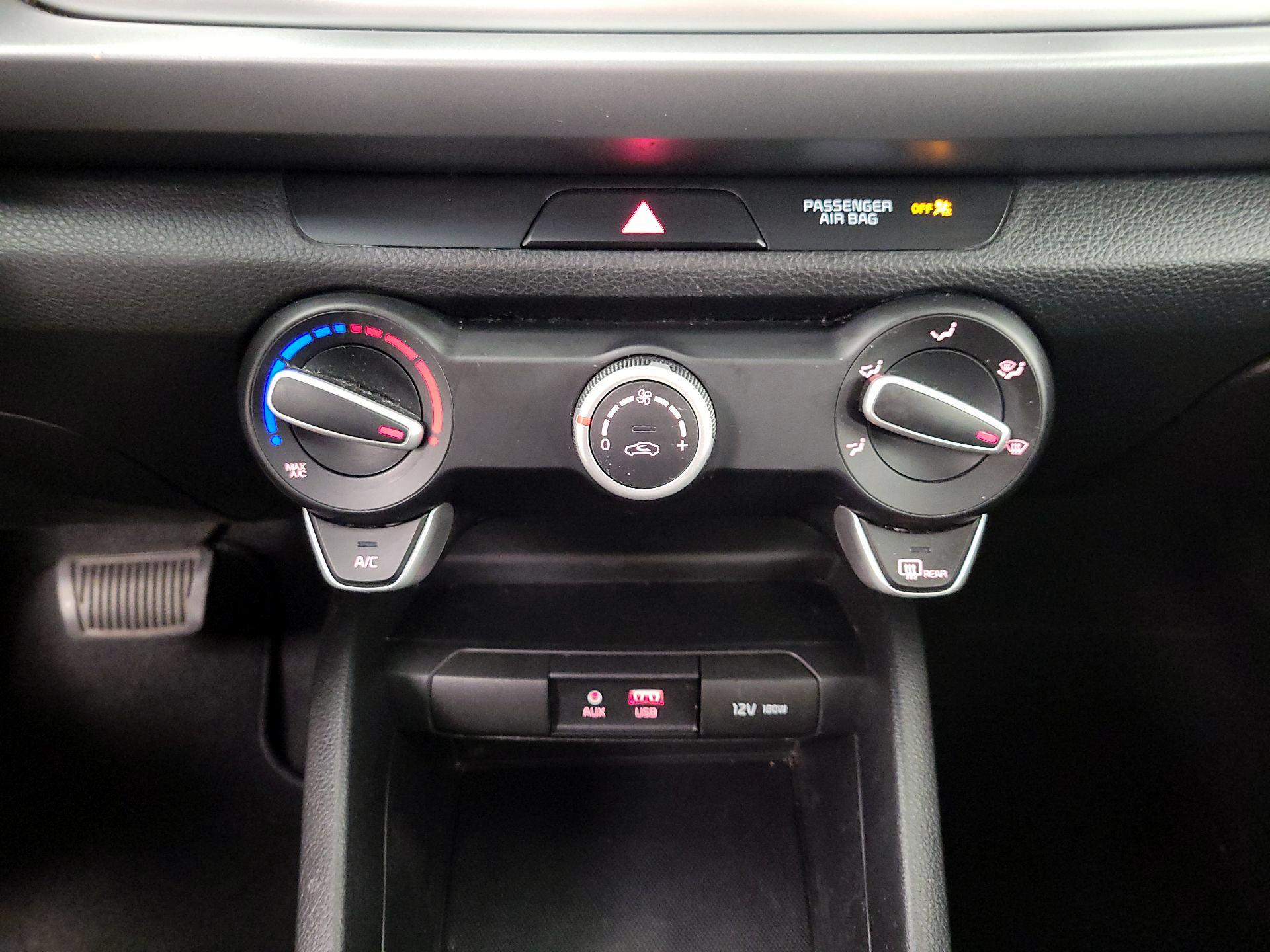 Thumbnail: 2020 Kia Rio - 16