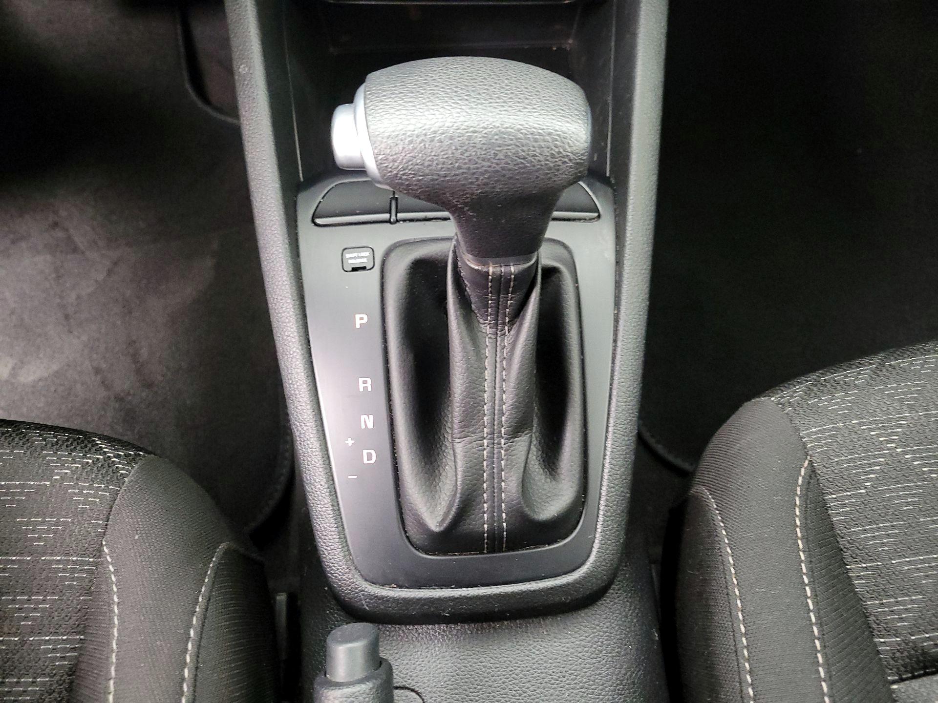 Thumbnail: 2020 Kia Rio - 17