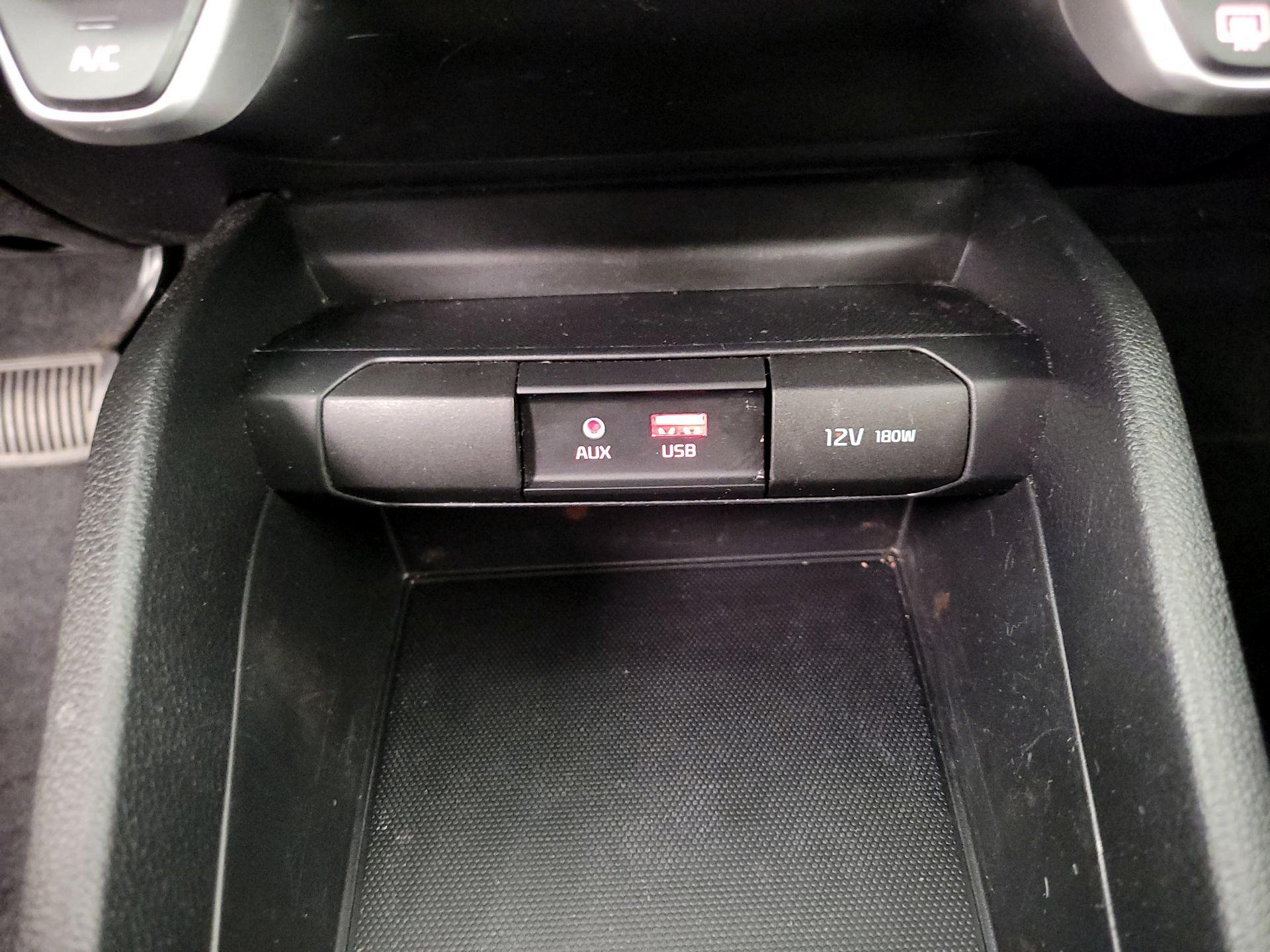 Thumbnail: 2020 Kia Rio - 18