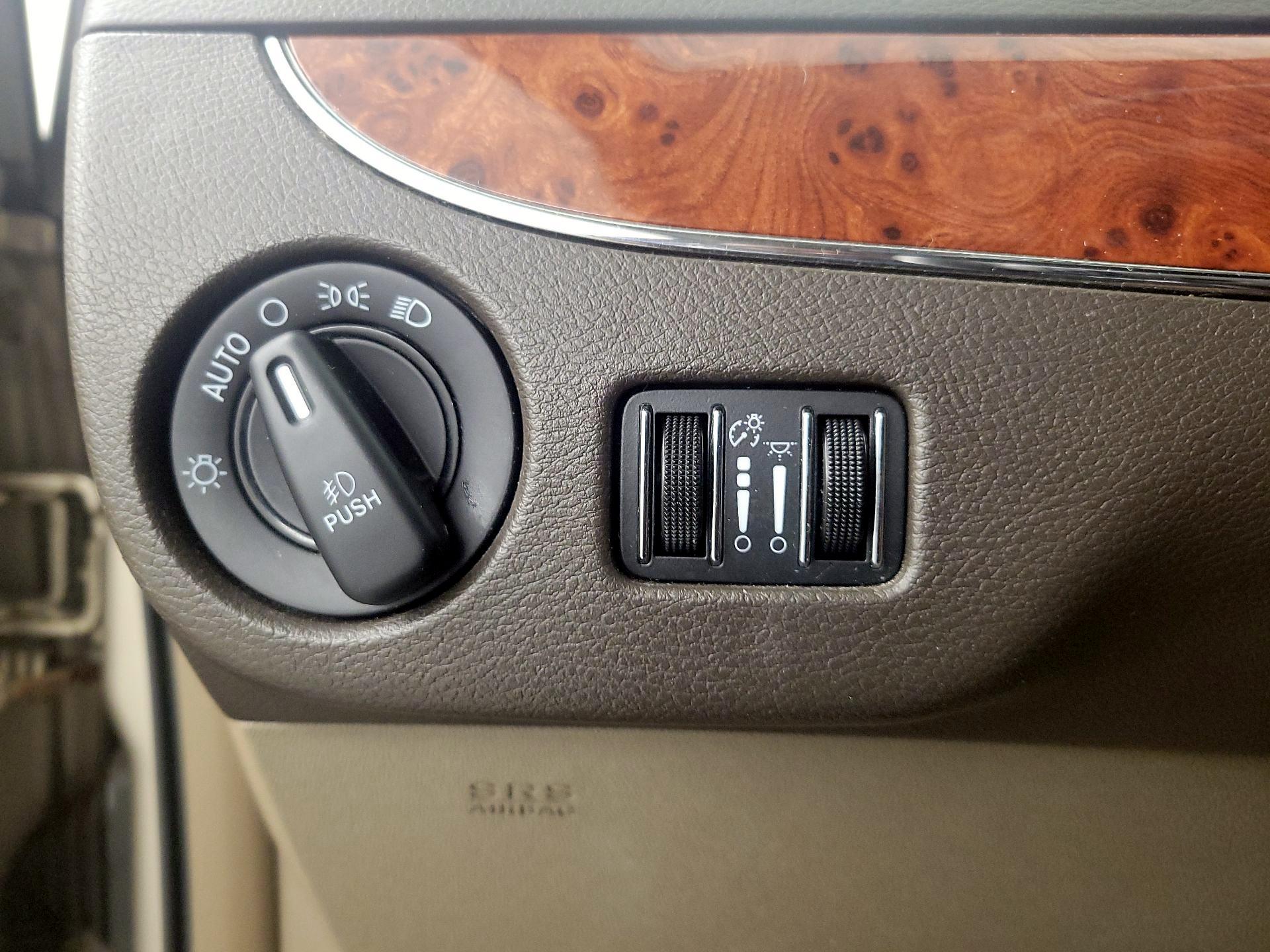 Thumbnail: 2016 Chrysler Town & Country - 13