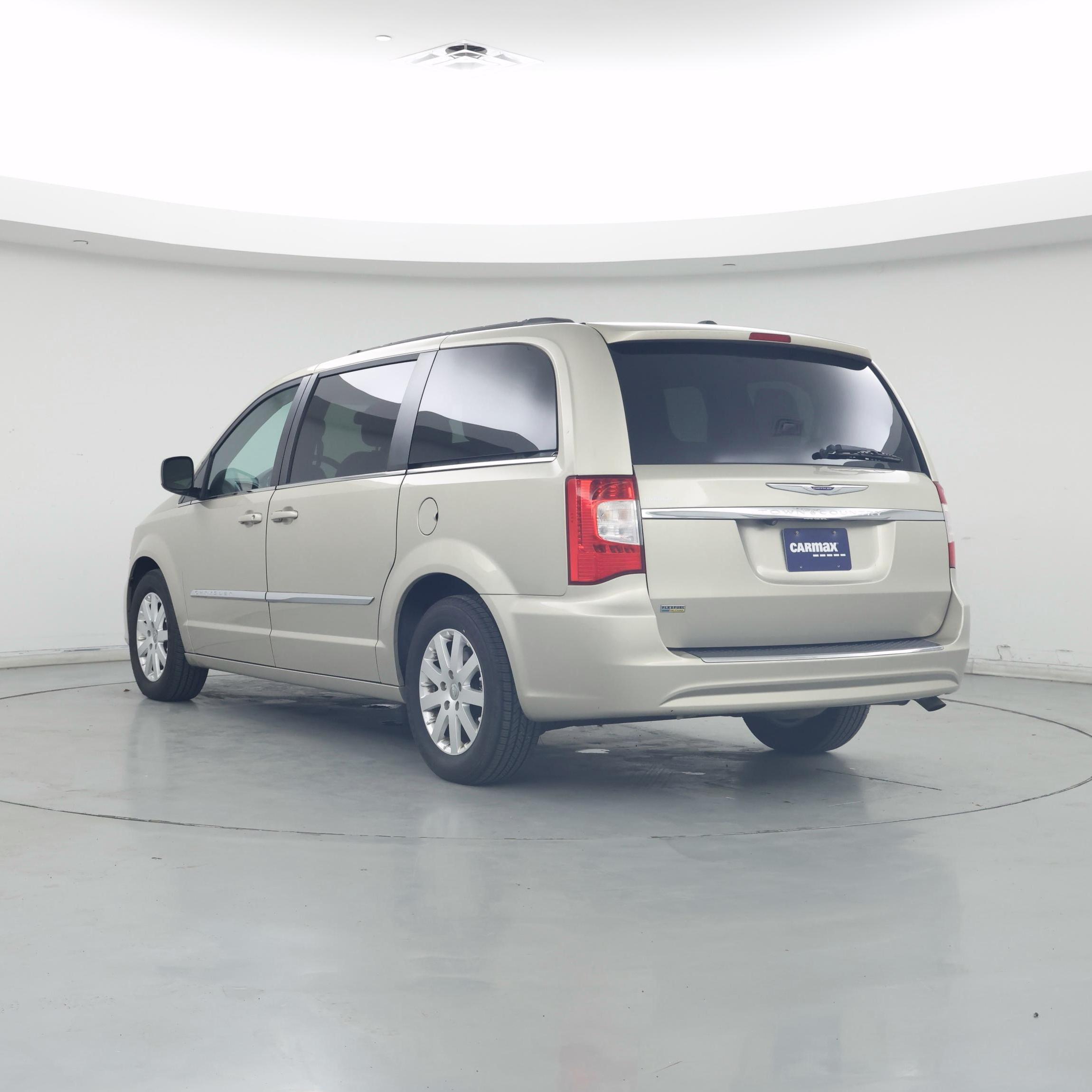 Thumbnail: 2016 Chrysler Town & Country - 2