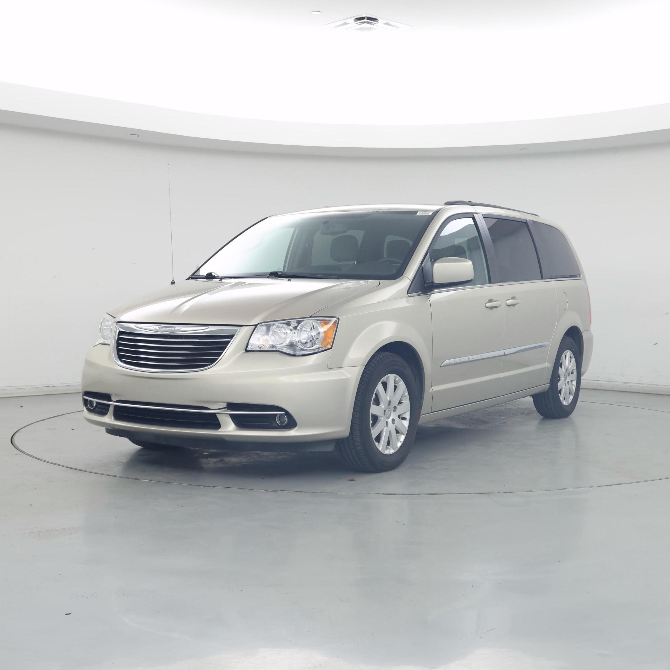 Thumbnail: 2016 Chrysler Town & Country - 4