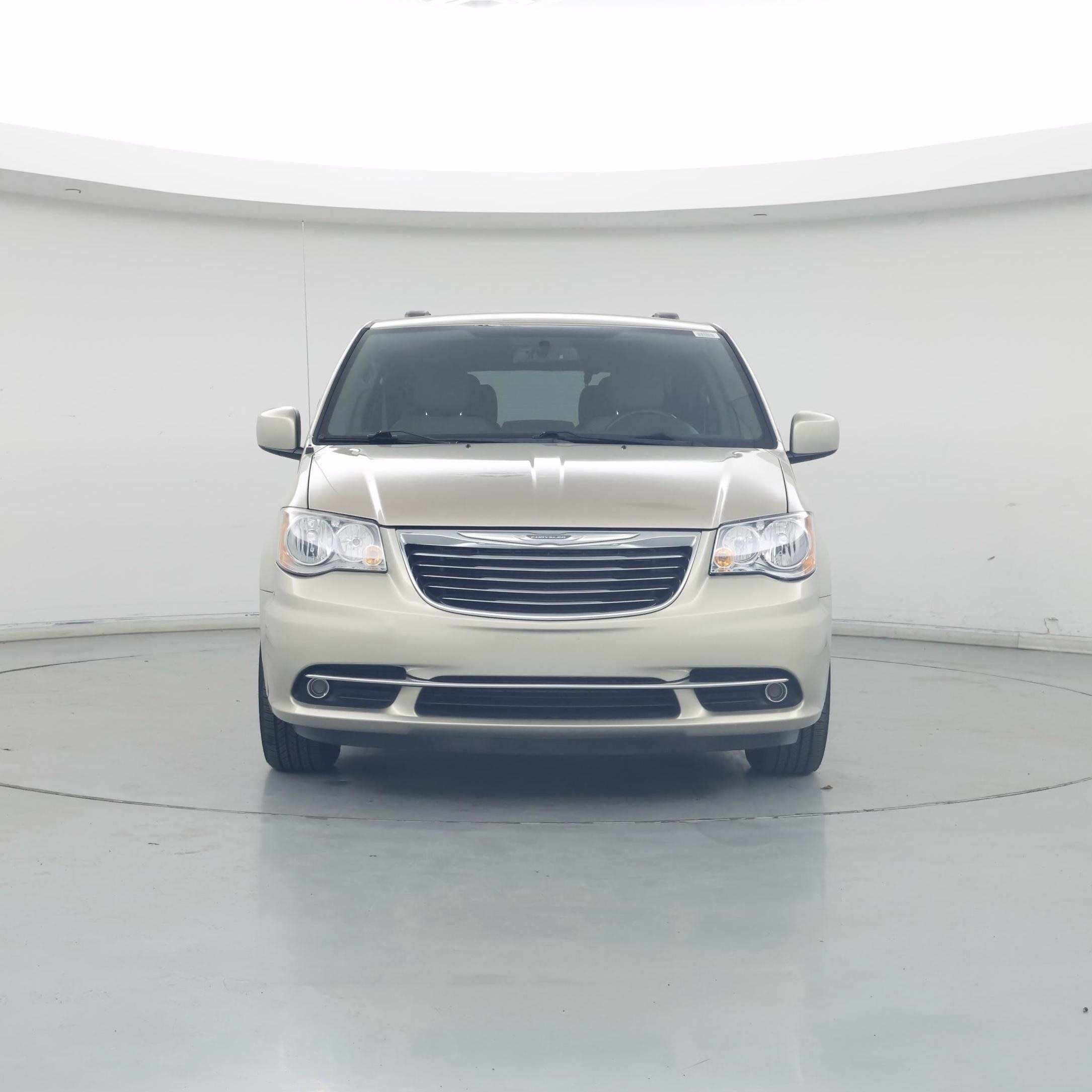 Thumbnail: 2016 Chrysler Town & Country - 5