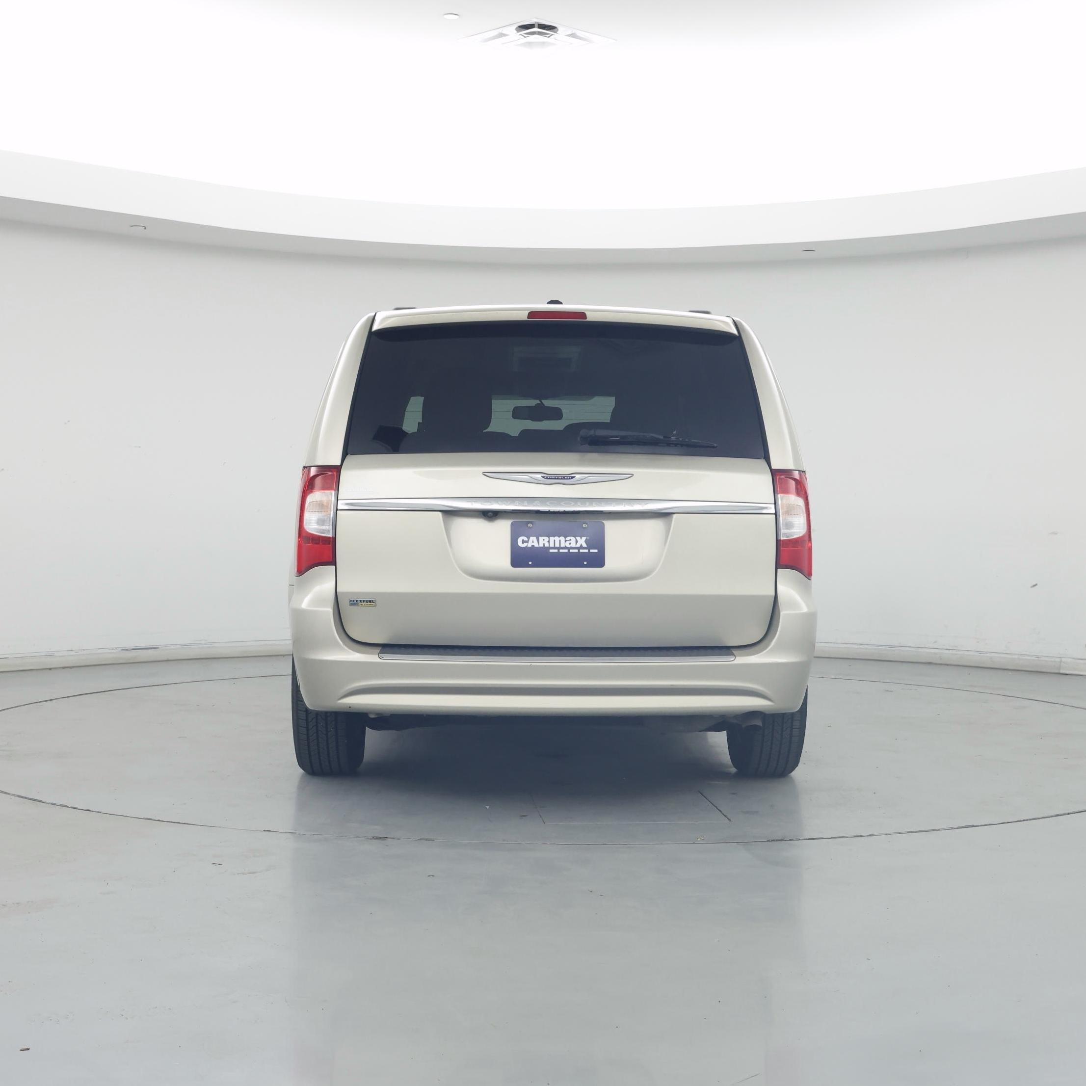 Thumbnail: 2016 Chrysler Town & Country - 6