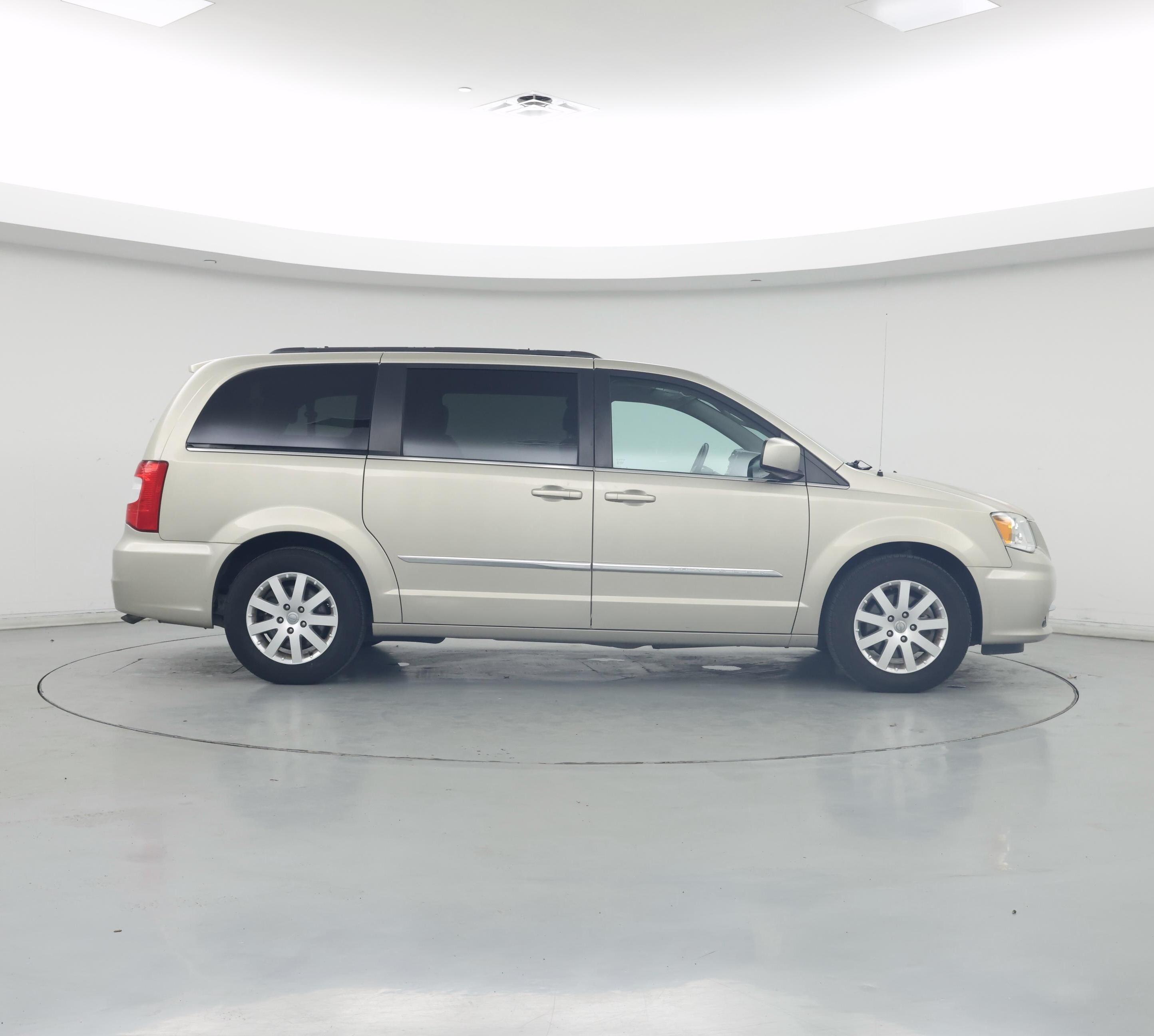 Thumbnail: 2016 Chrysler Town & Country - 7